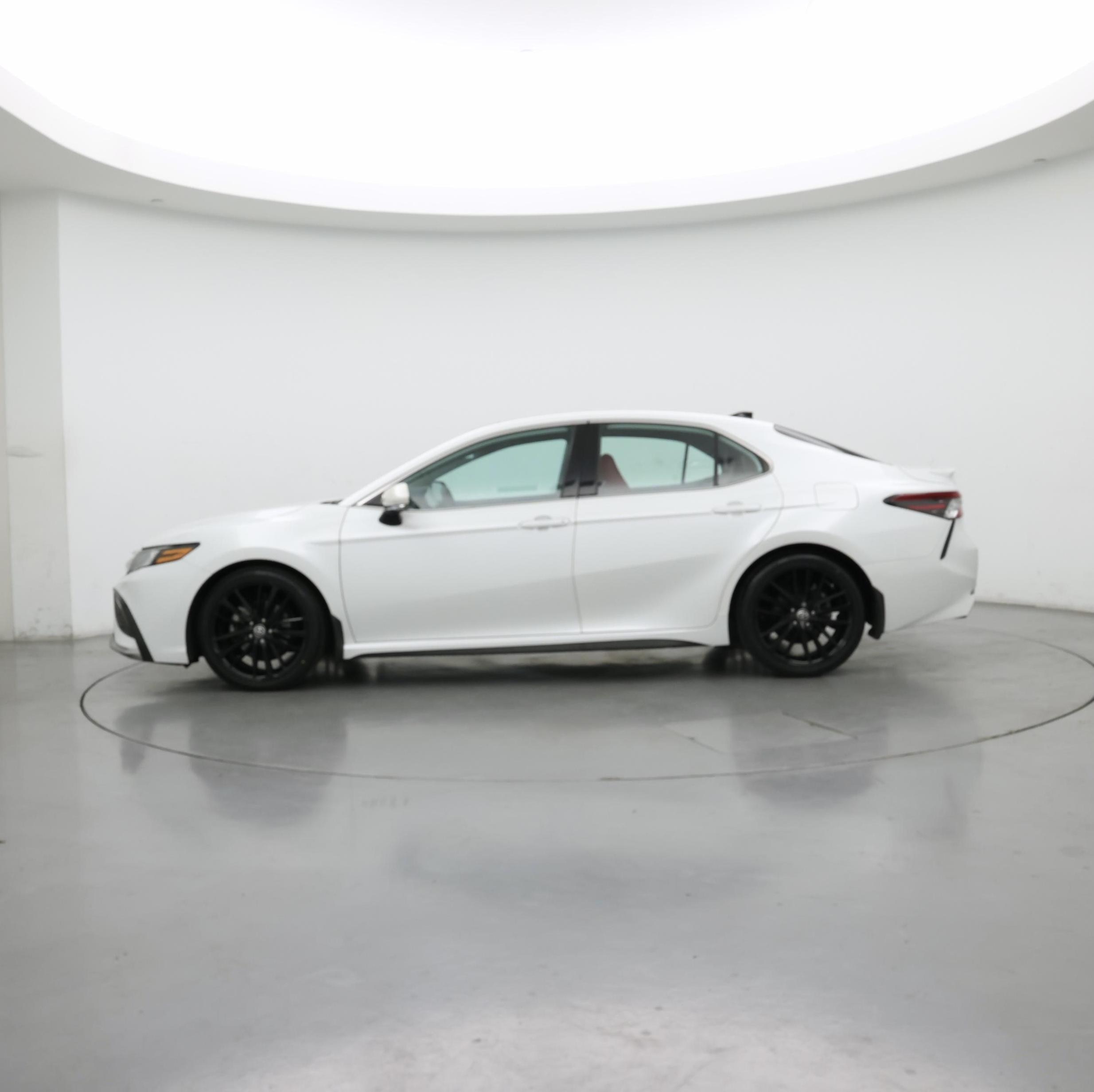 Thumbnail: 2022 Toyota Camry - 3