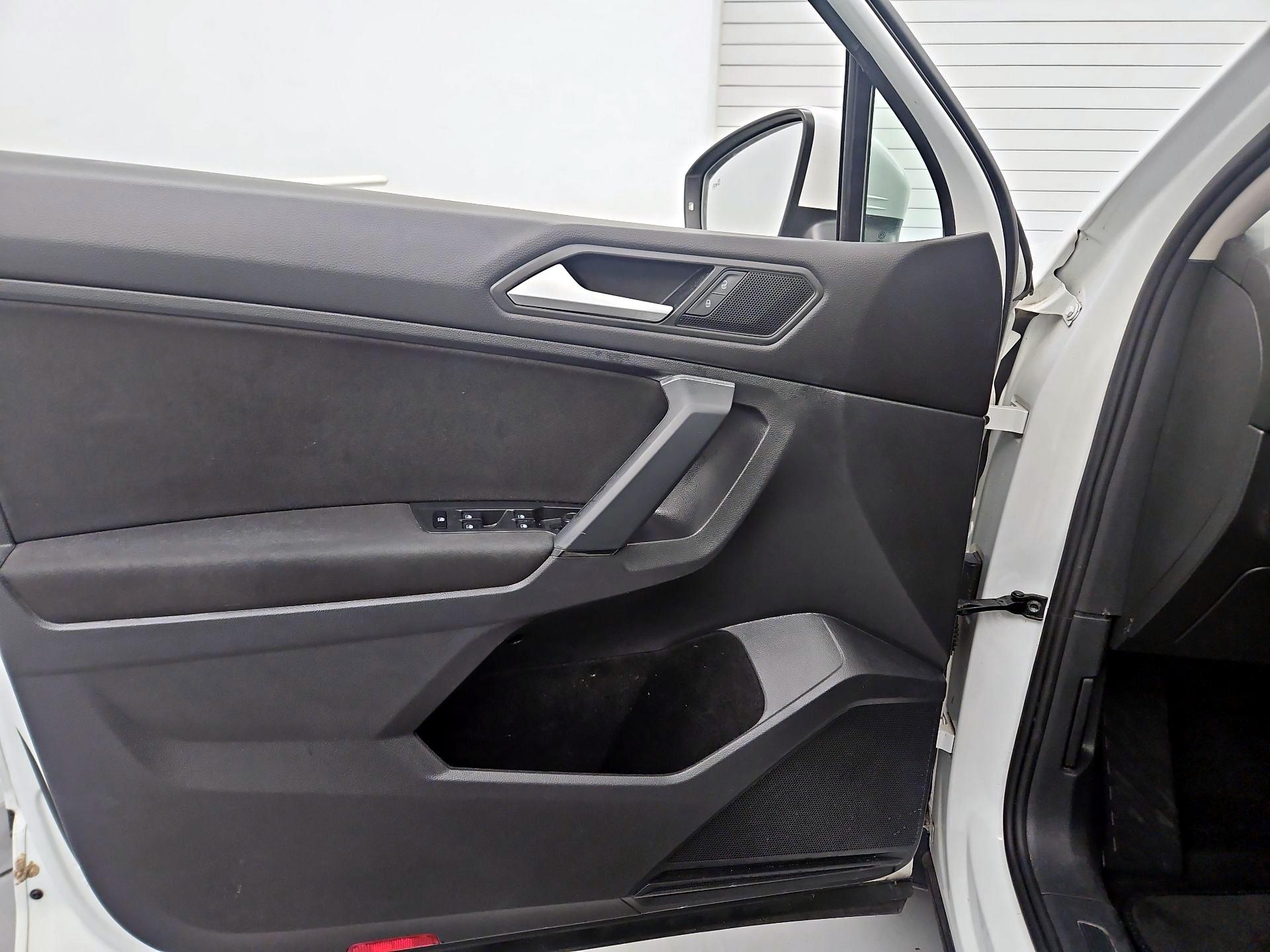 Thumbnail: 2019 Volkswagen Tiguan - 12