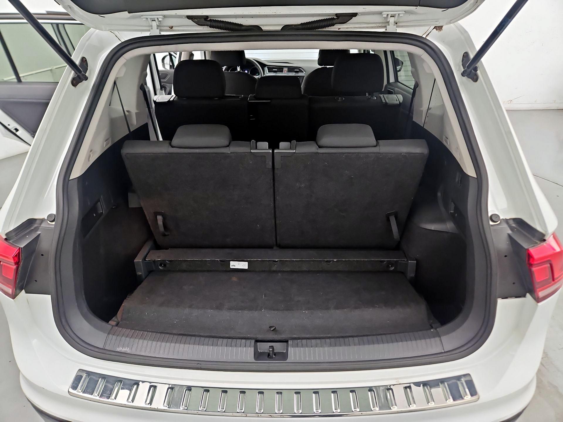 Thumbnail: 2019 Volkswagen Tiguan - 17