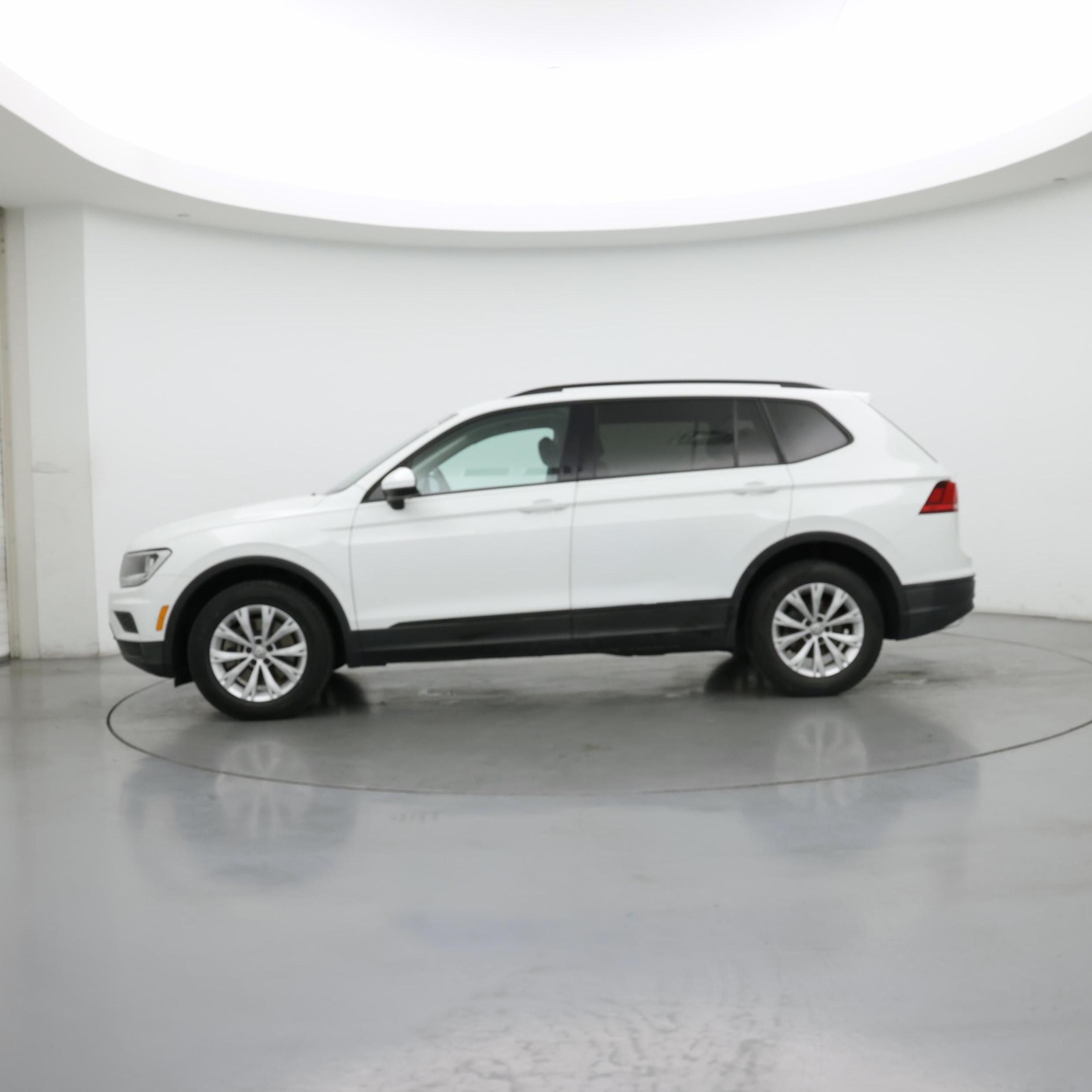 Thumbnail: 2019 Volkswagen Tiguan - 3