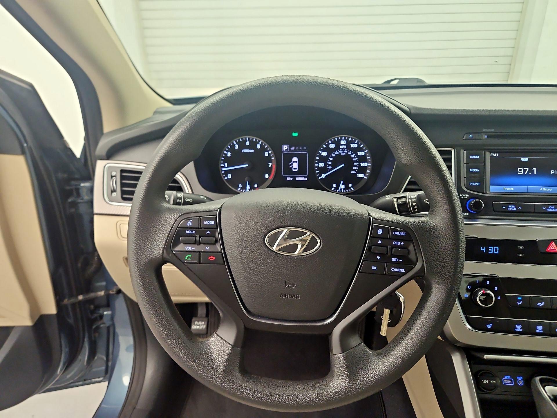 Thumbnail: 2015 Hyundai Sonata - 10