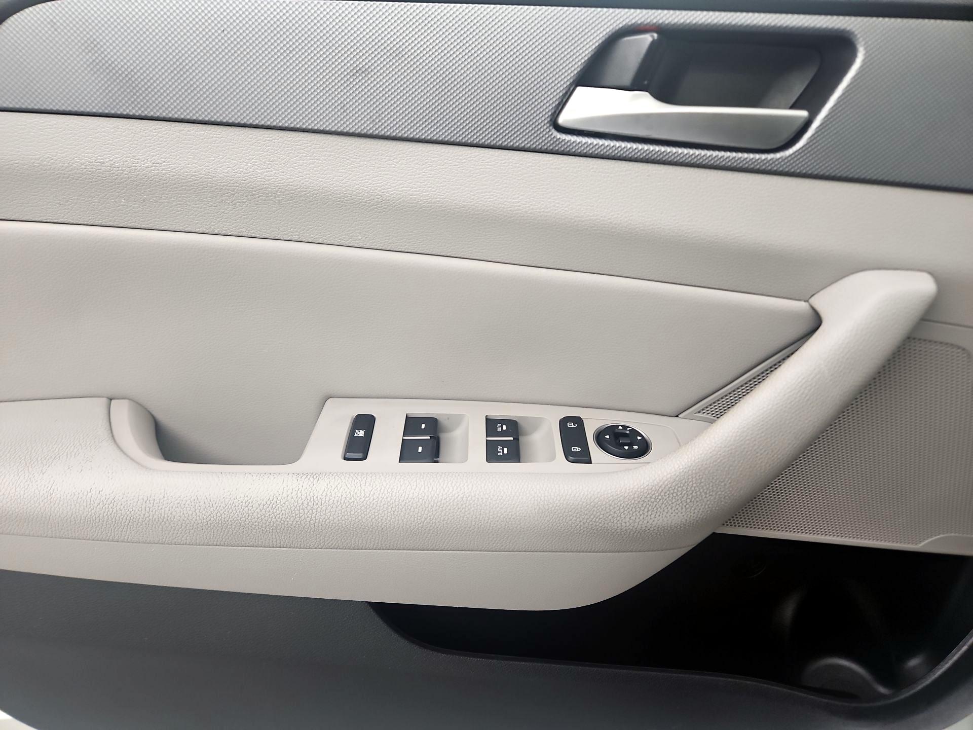 Thumbnail: 2019 Hyundai Sonata - 12