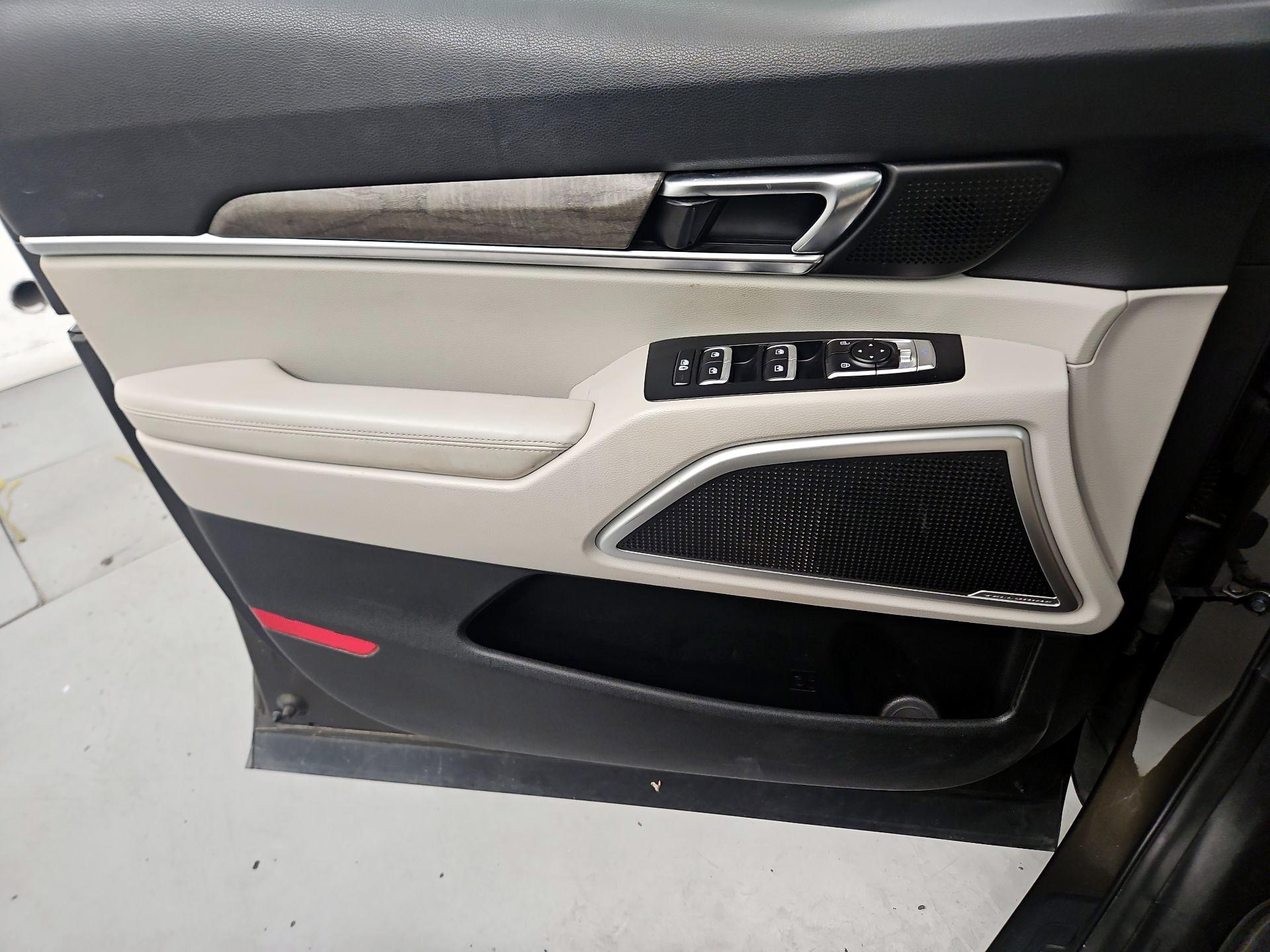 Thumbnail: 2020 Kia Telluride - 12