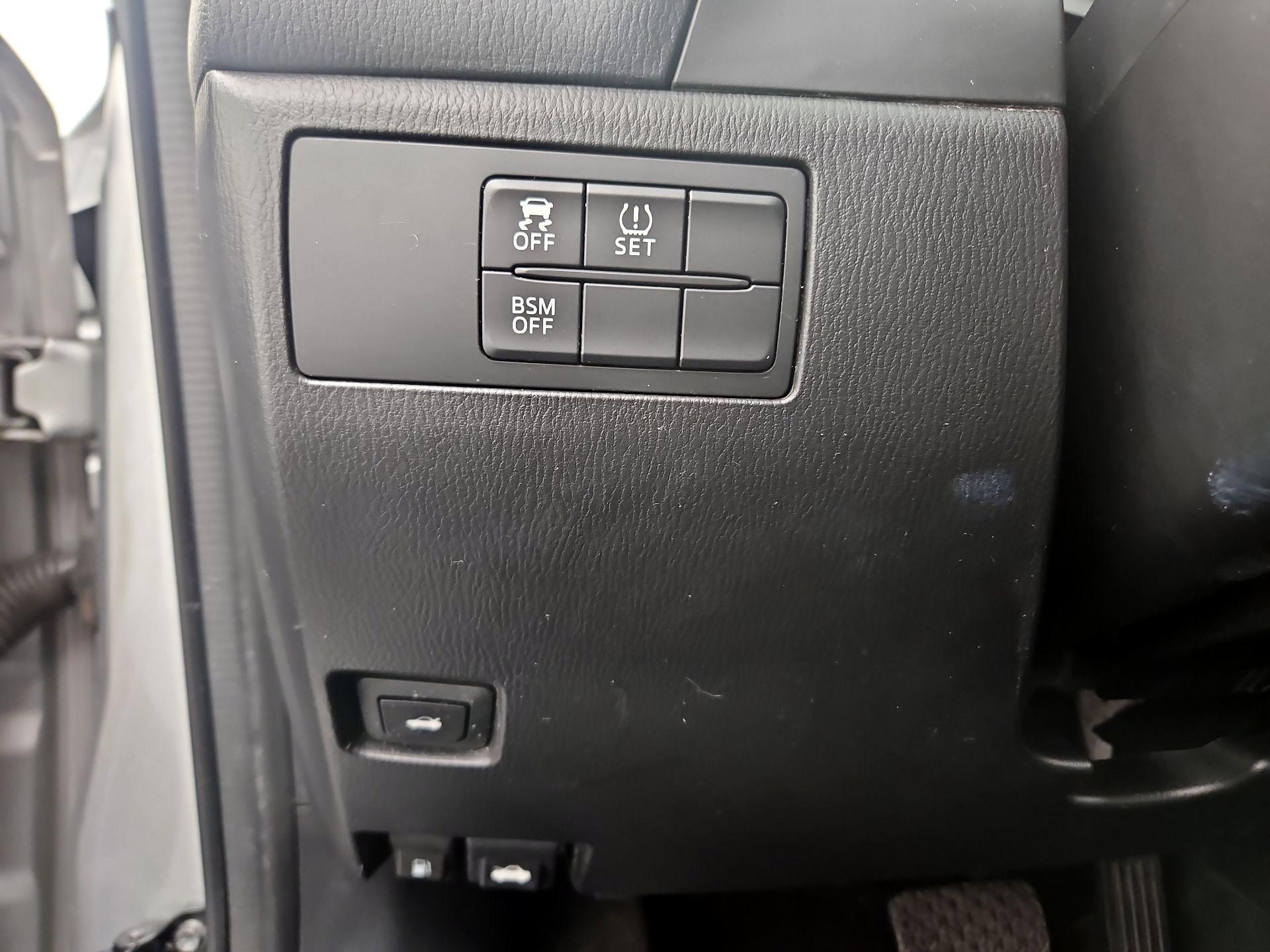 Thumbnail: 2014 Mazda Mazda3 - 13