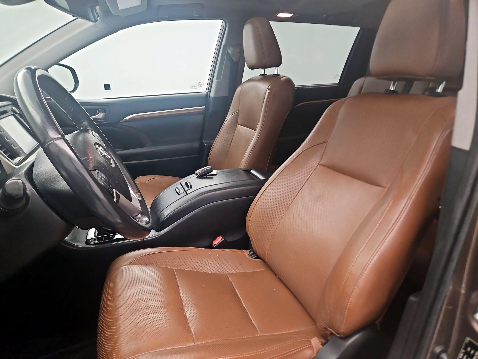 Thumbnail: 2019 Toyota Highlander - 11