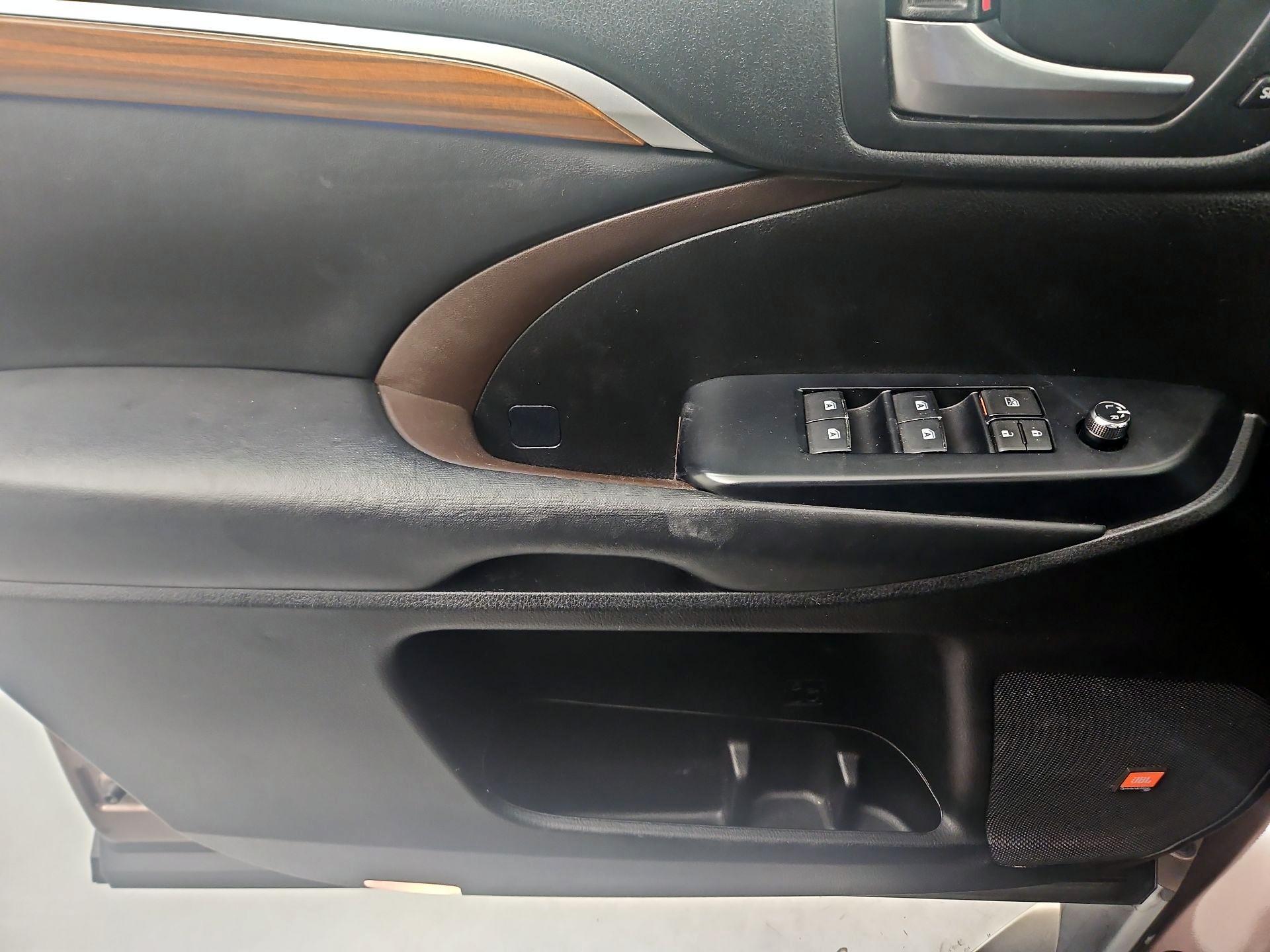 Thumbnail: 2019 Toyota Highlander - 12