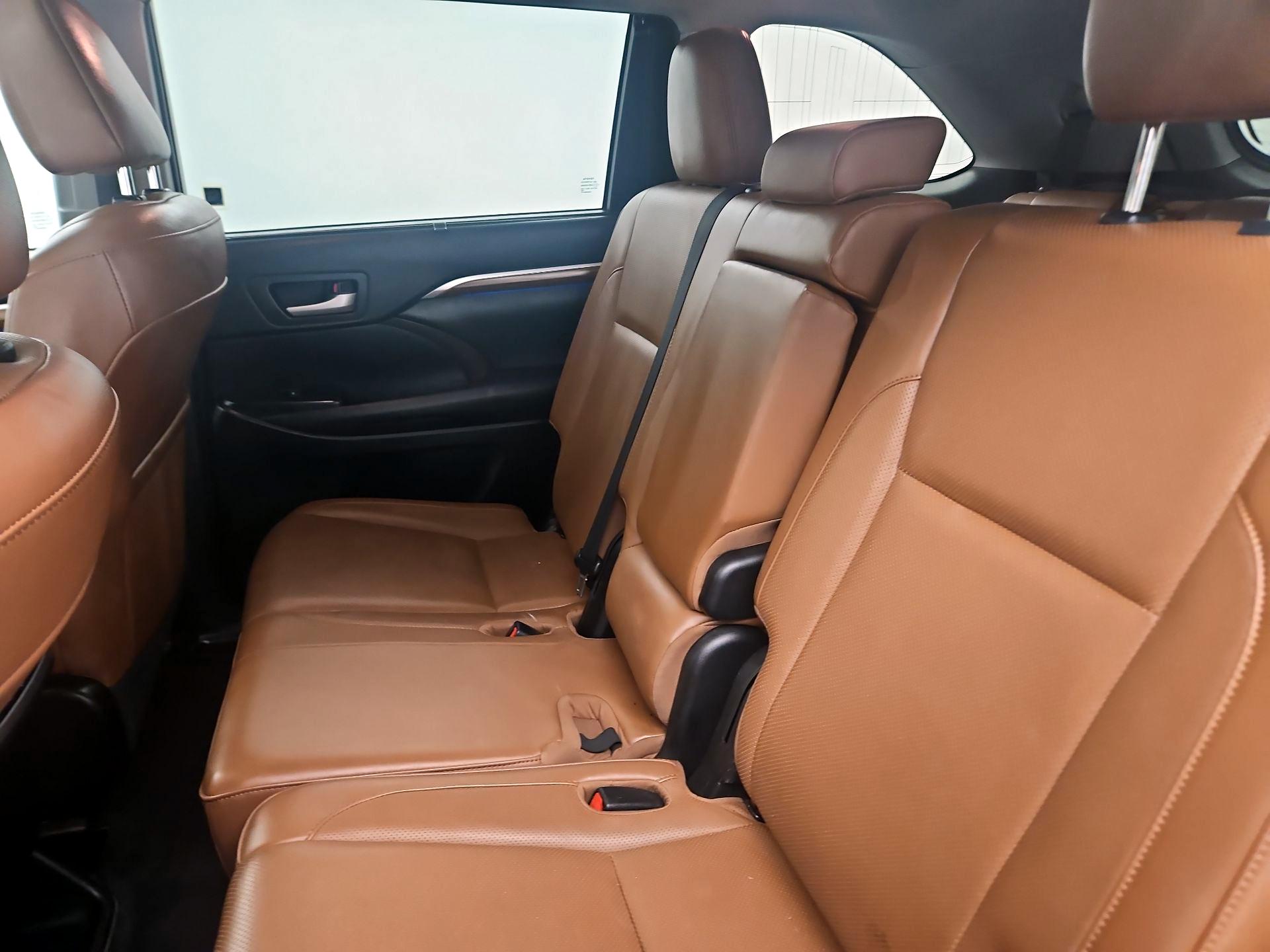 Thumbnail: 2019 Toyota Highlander - 19