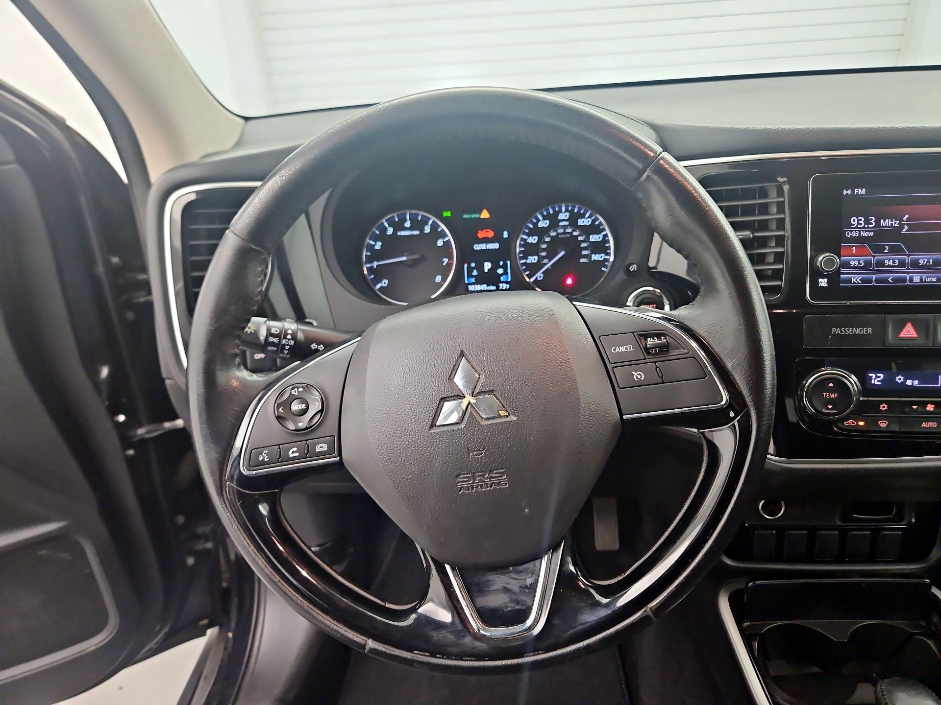 Thumbnail: 2017 Mitsubishi Outlander - 10