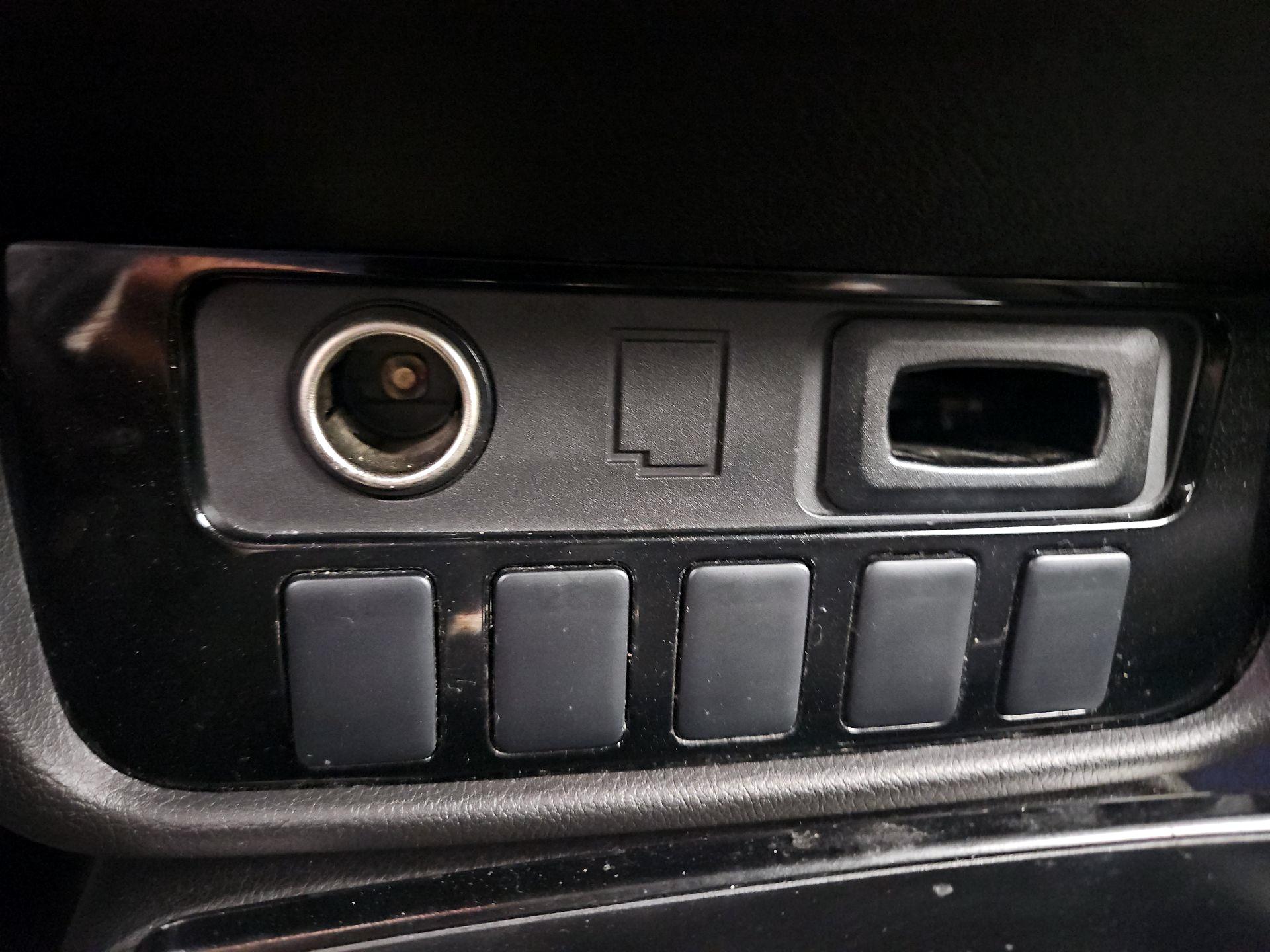 Thumbnail: 2017 Mitsubishi Outlander - 18