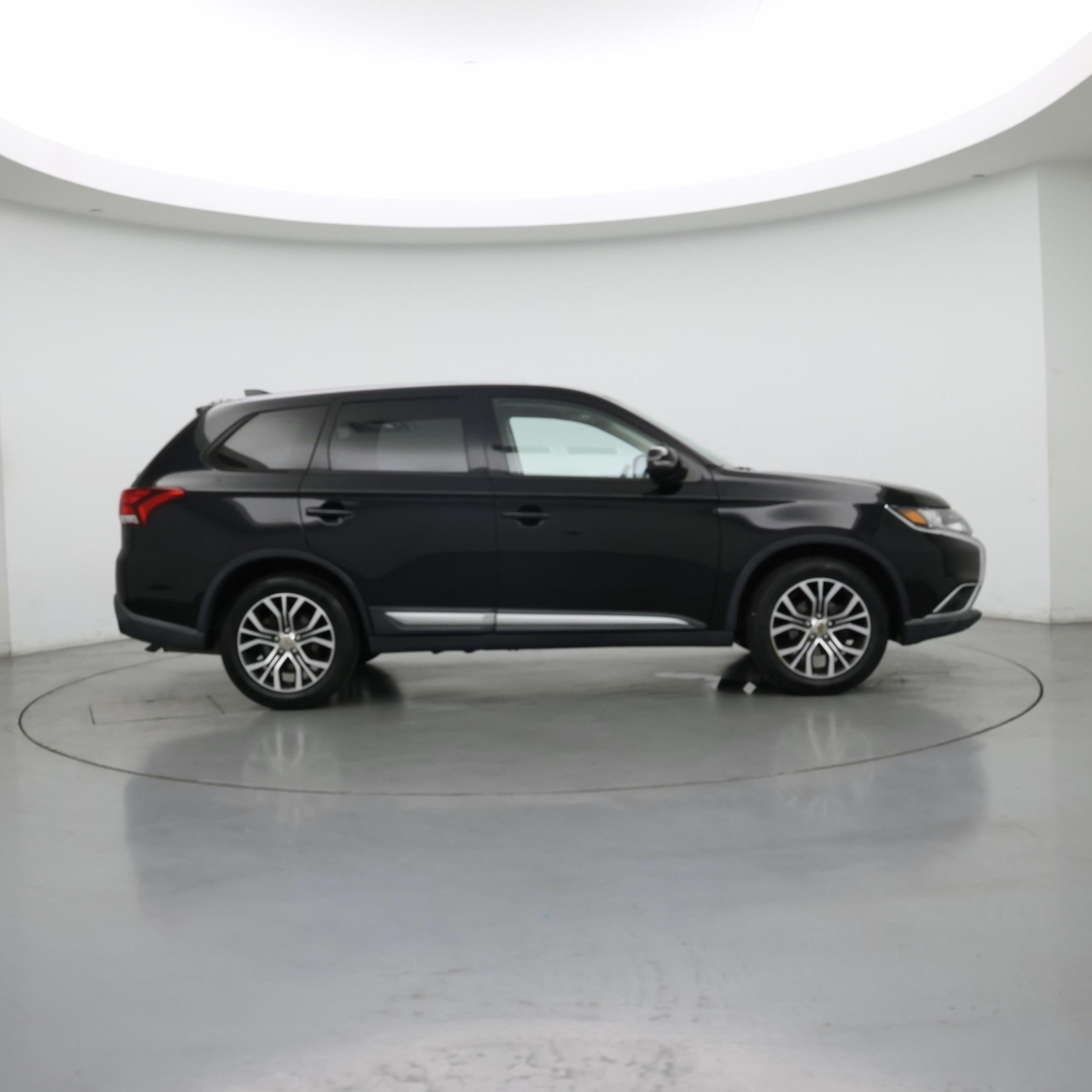 Thumbnail: 2017 Mitsubishi Outlander - 7