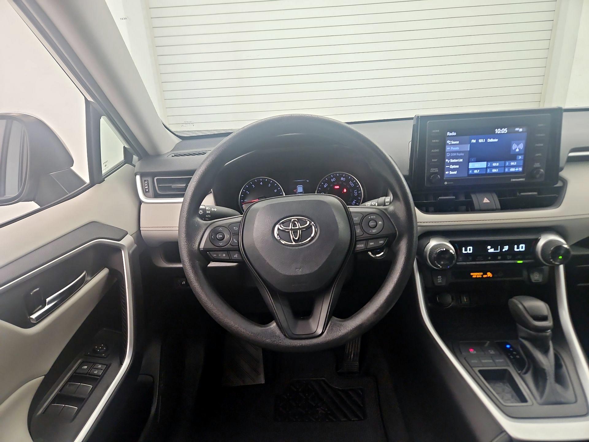 Thumbnail: 2022 Toyota RAV4 - 10