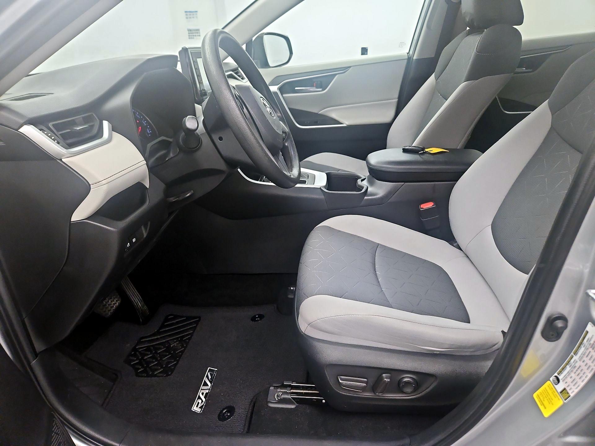 Thumbnail: 2022 Toyota RAV4 - 11