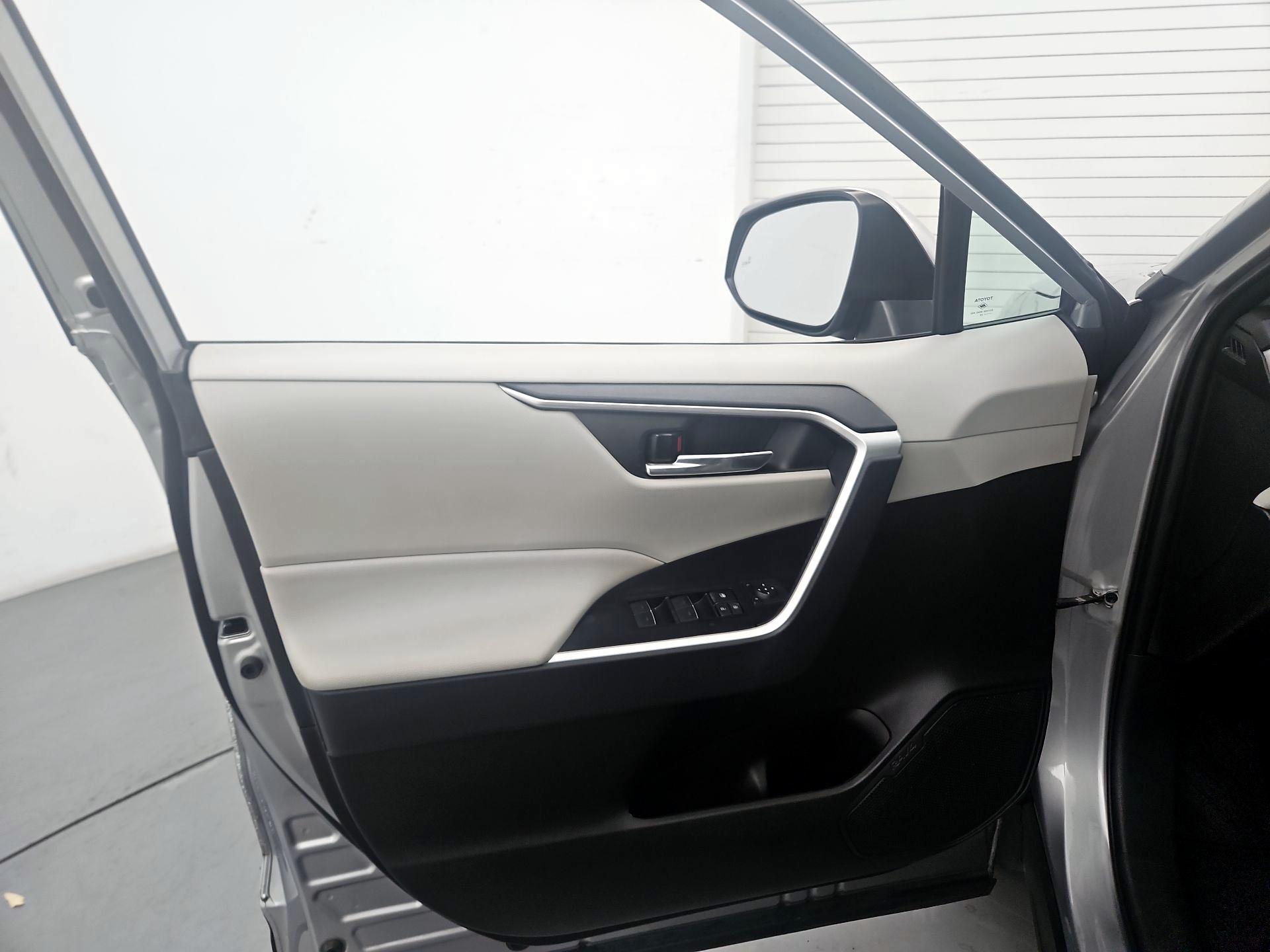 Thumbnail: 2022 Toyota RAV4 - 12