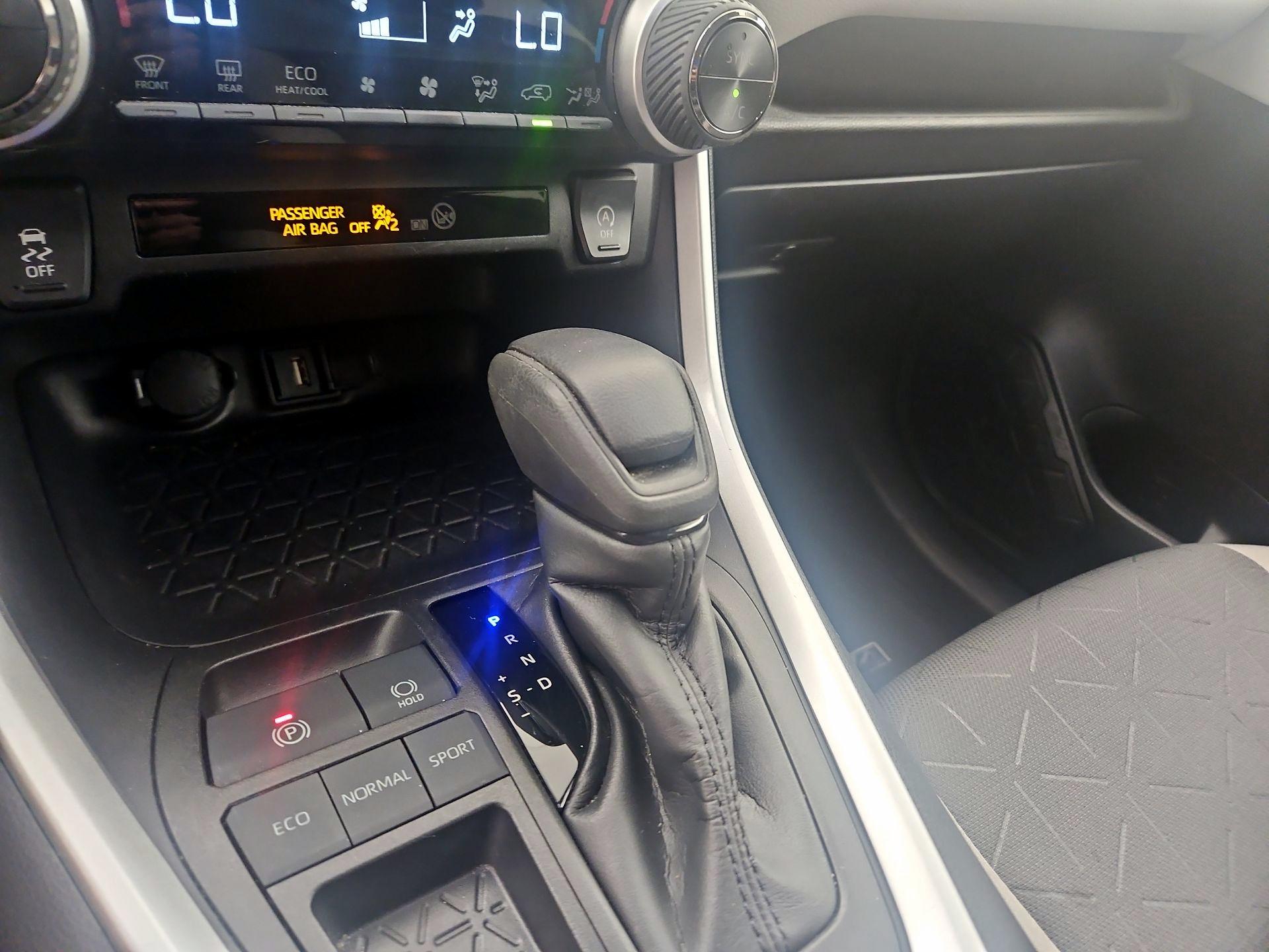 Thumbnail: 2022 Toyota RAV4 - 17