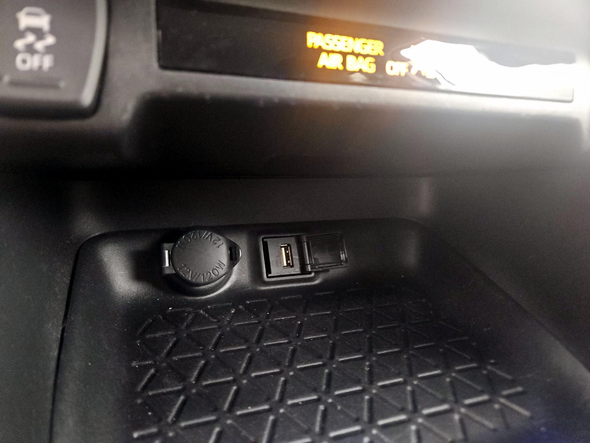 Thumbnail: 2022 Toyota RAV4 - 18