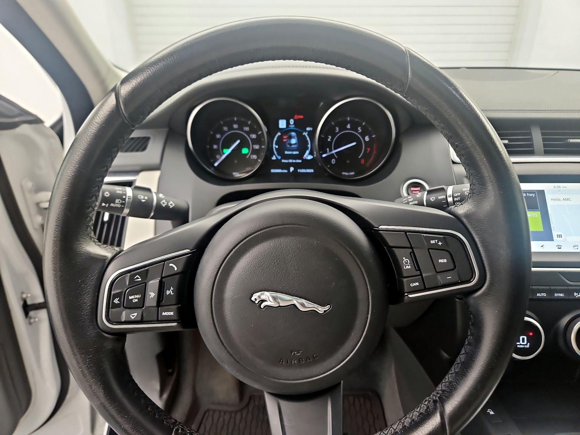 Thumbnail: 2019 Jaguar E-Pace - 10