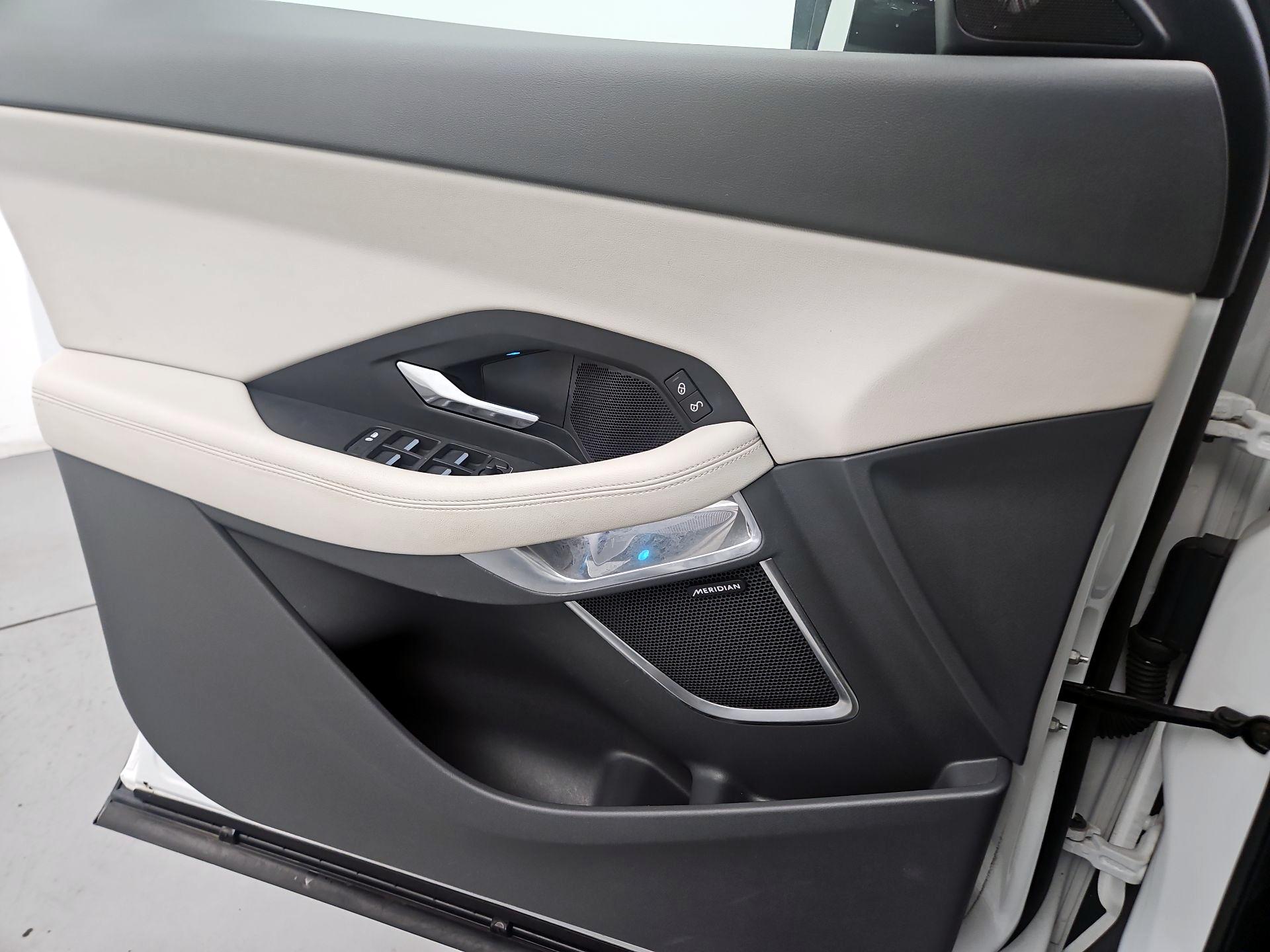 Thumbnail: 2019 Jaguar E-Pace - 12