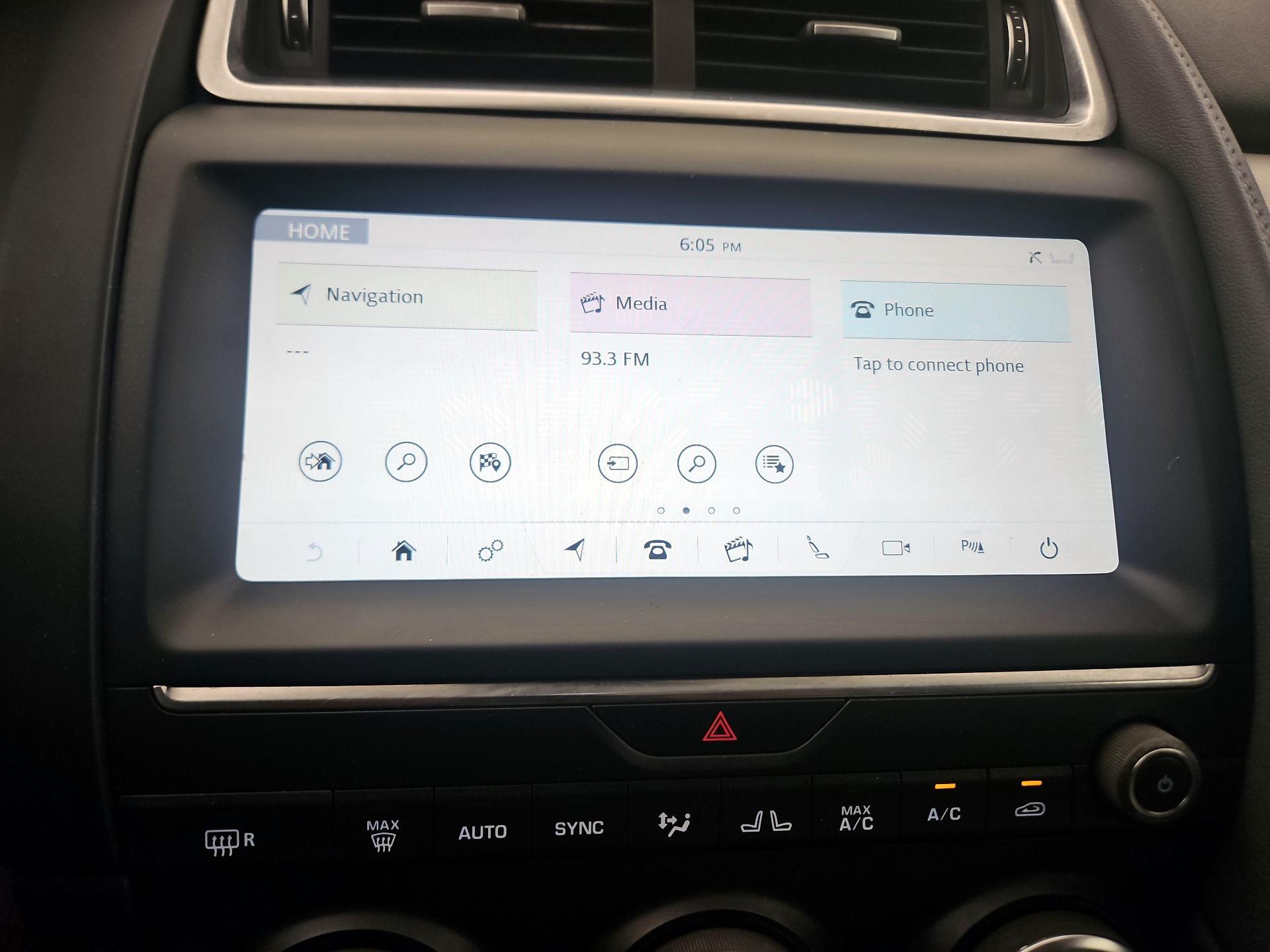 Thumbnail: 2019 Jaguar E-Pace - 16