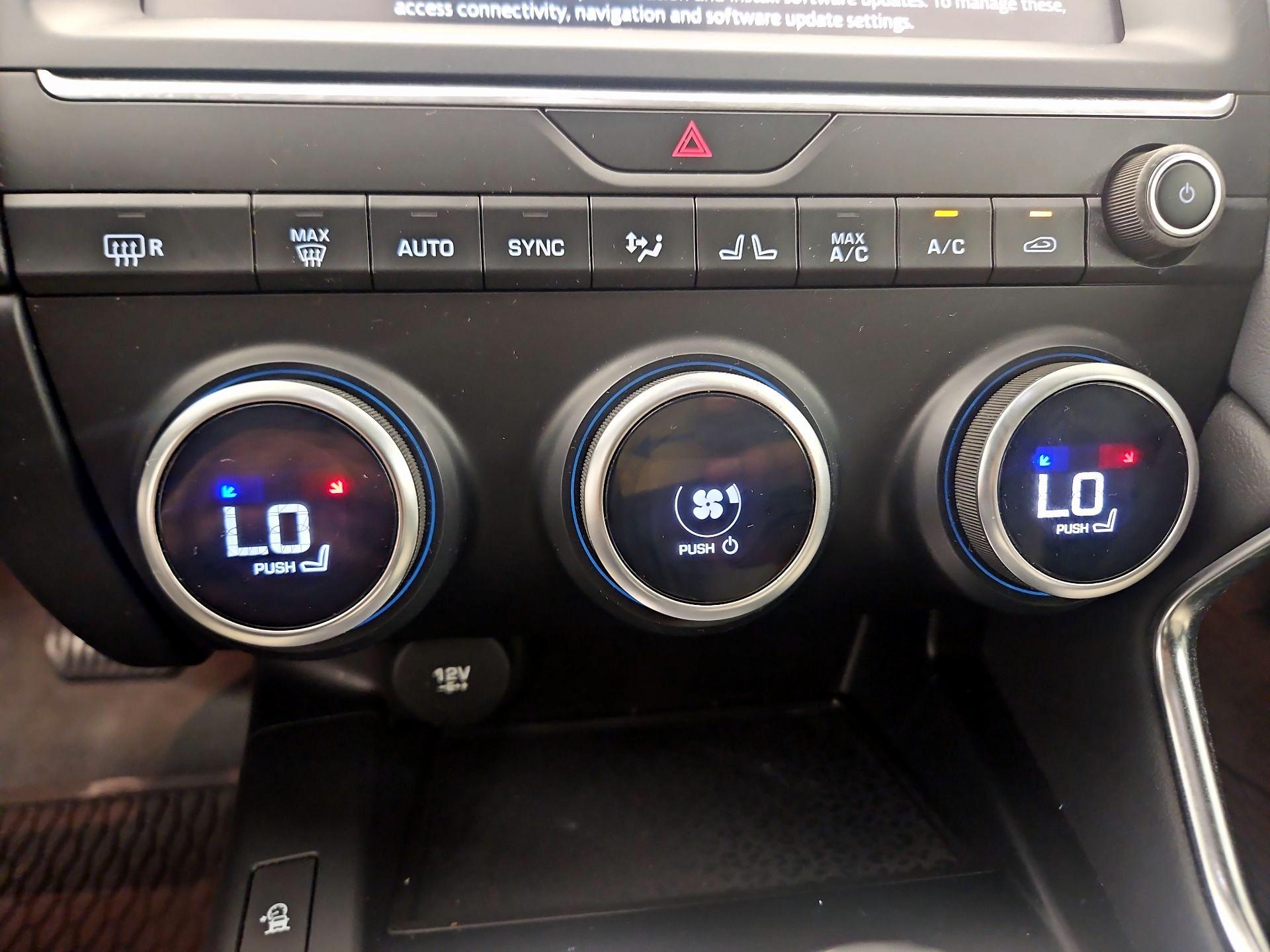 Thumbnail: 2019 Jaguar E-Pace - 17