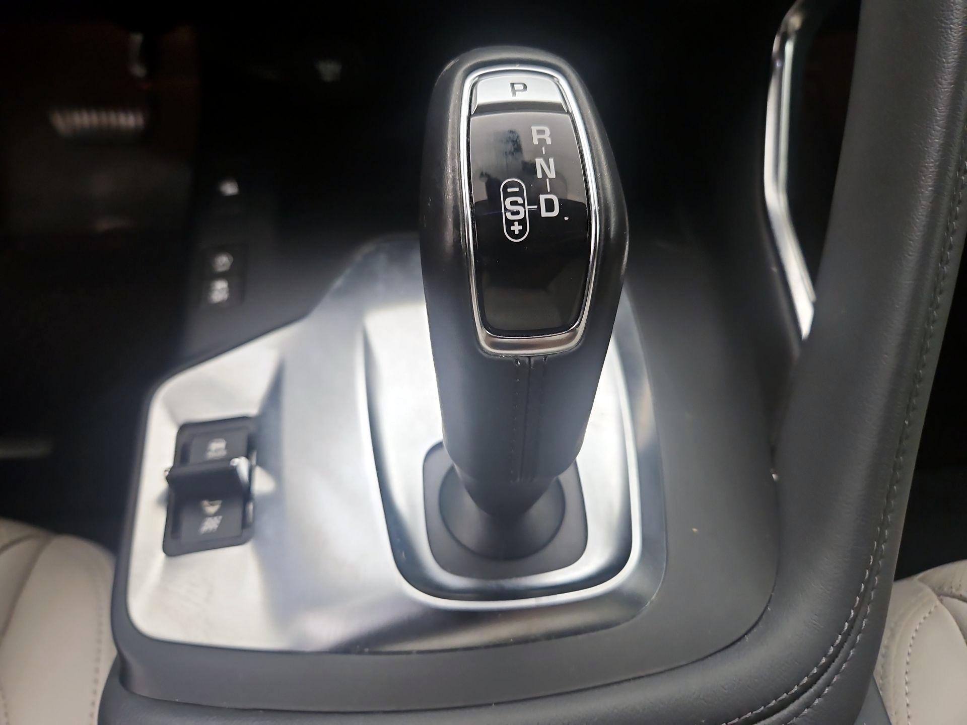 Thumbnail: 2019 Jaguar E-Pace - 18