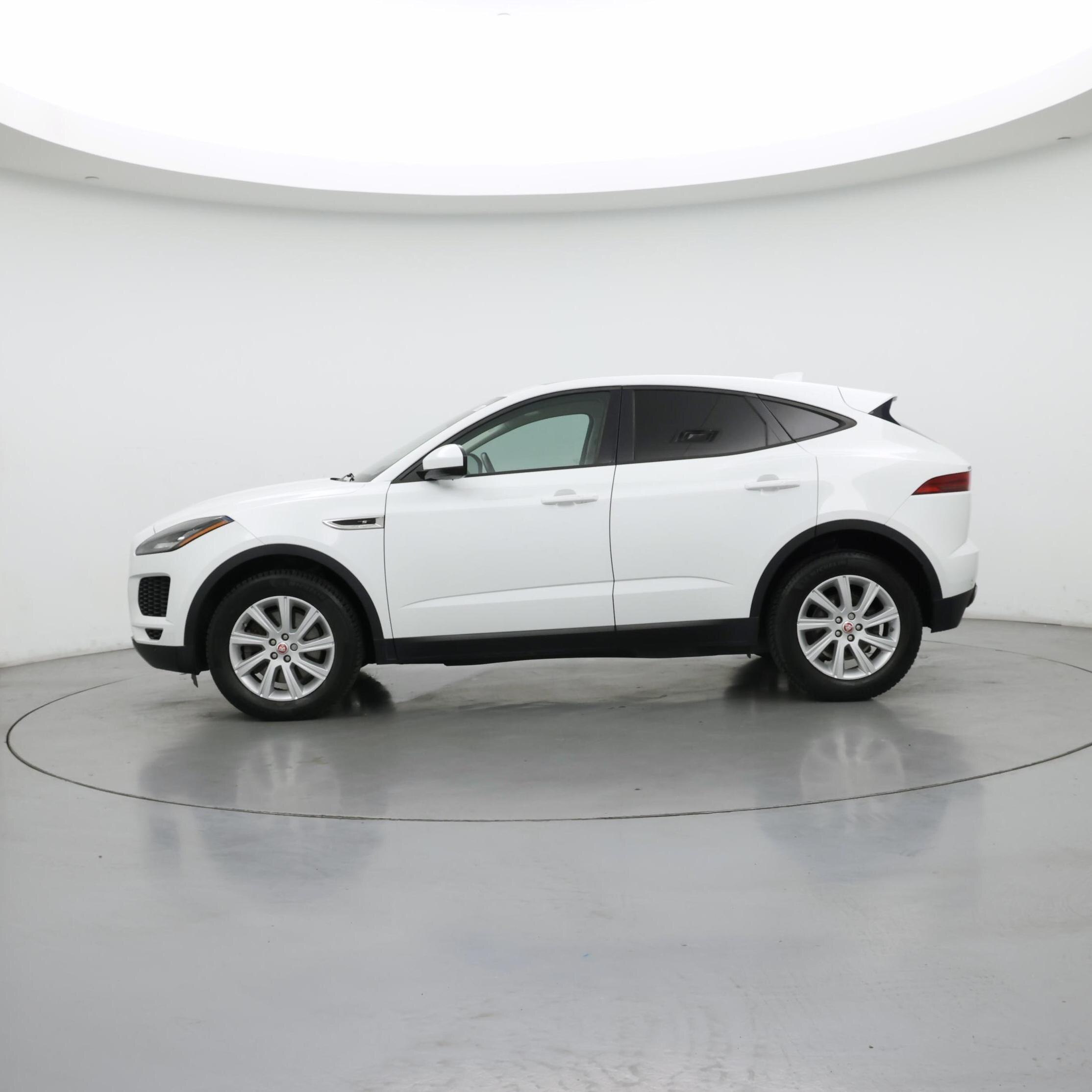 Thumbnail: 2019 Jaguar E-Pace - 3