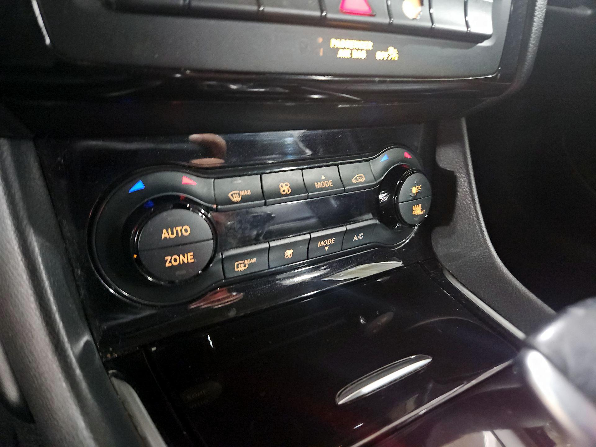 Thumbnail: 2018 INFINITI QX30 - 14