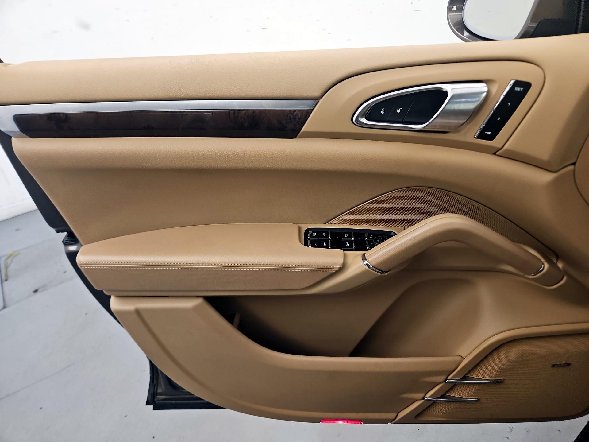 Thumbnail: 2016 Porsche Cayenne - 12