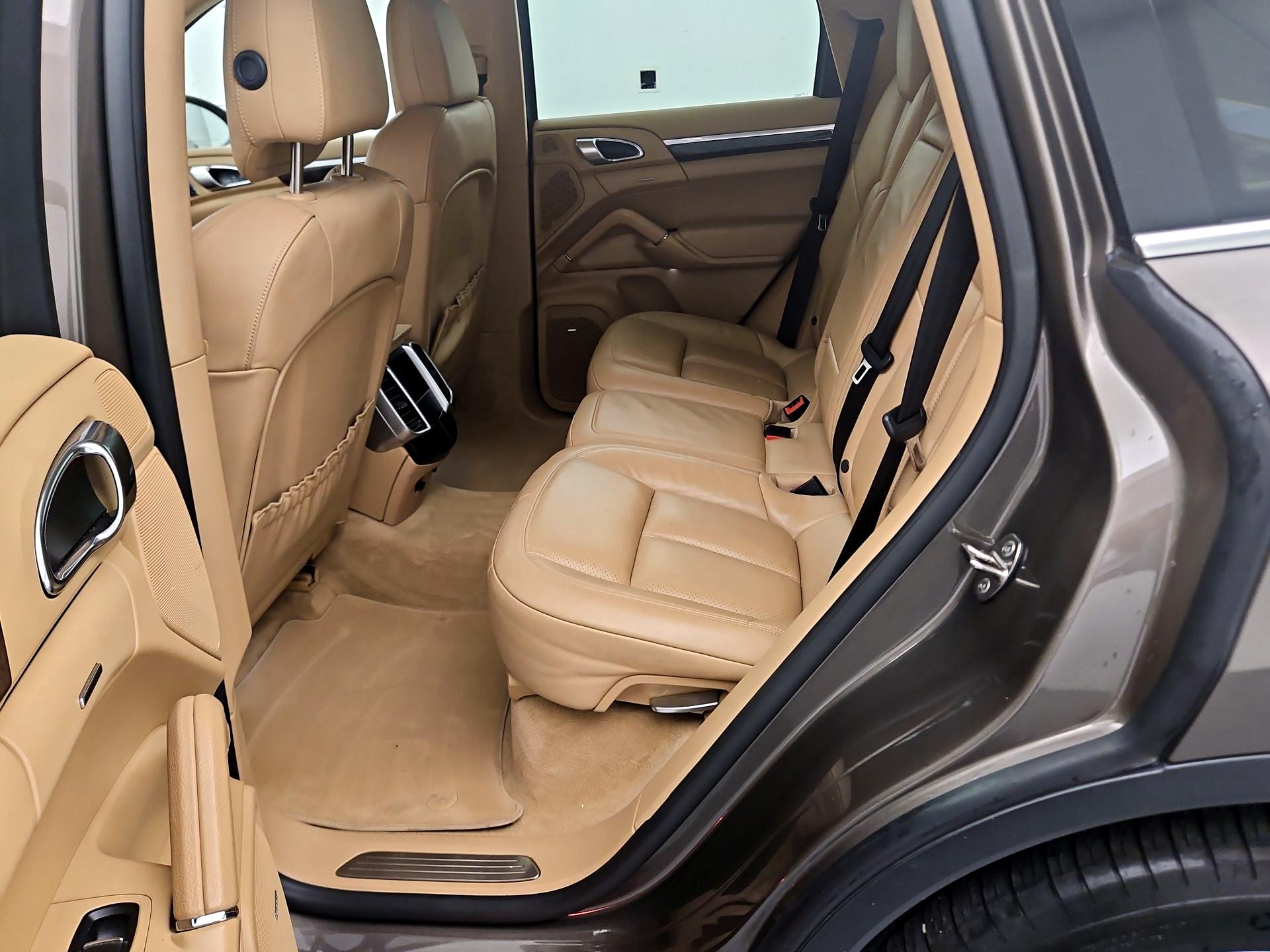 Thumbnail: 2016 Porsche Cayenne - 19