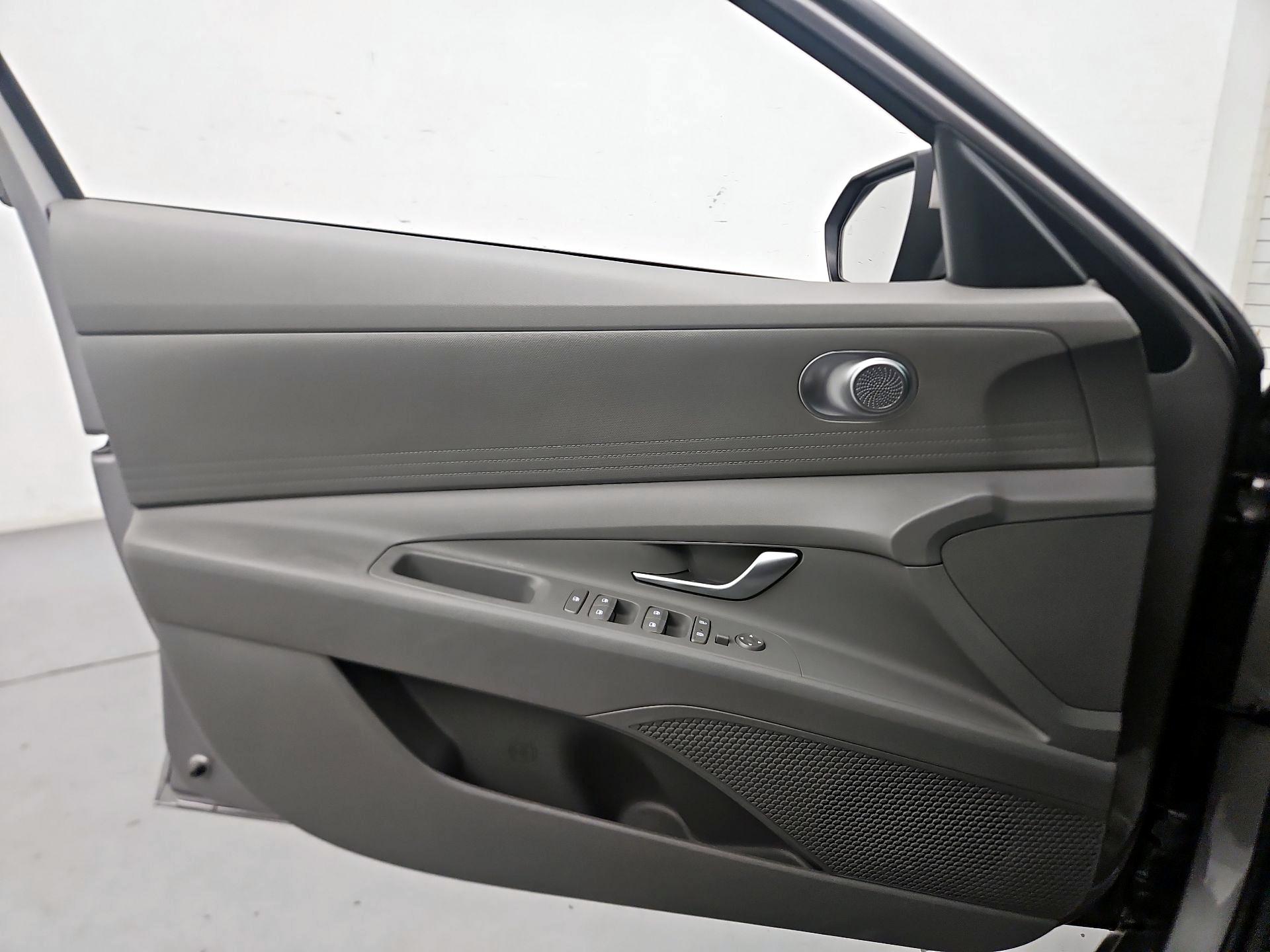 Thumbnail: 2023 Hyundai Elantra - 12