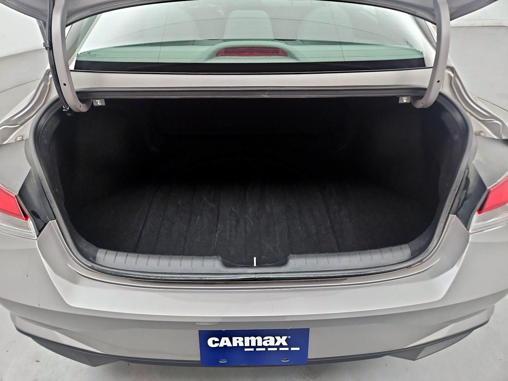 Thumbnail: 2023 Hyundai Elantra - 17