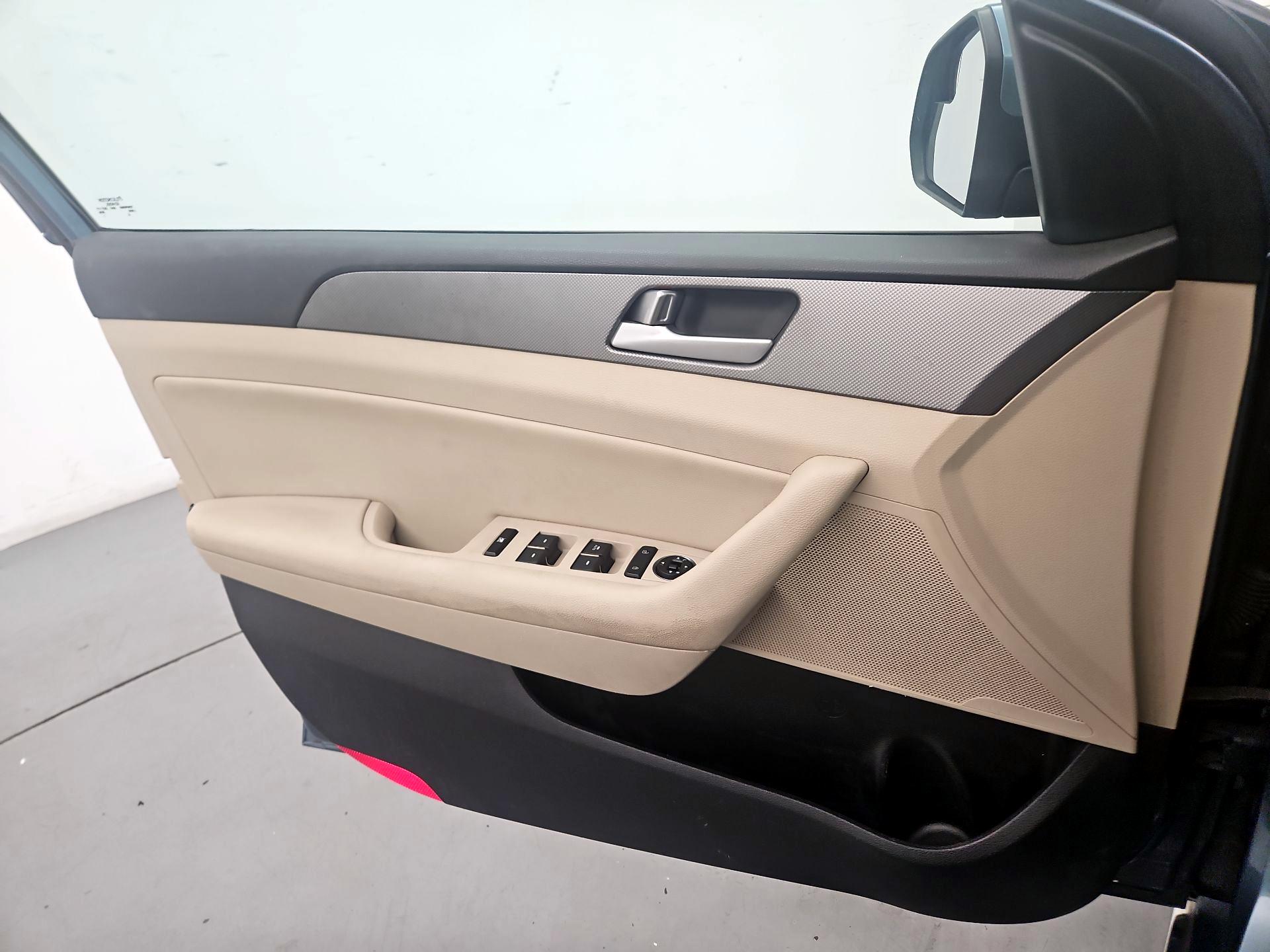 Thumbnail: 2016 Hyundai Sonata - 12