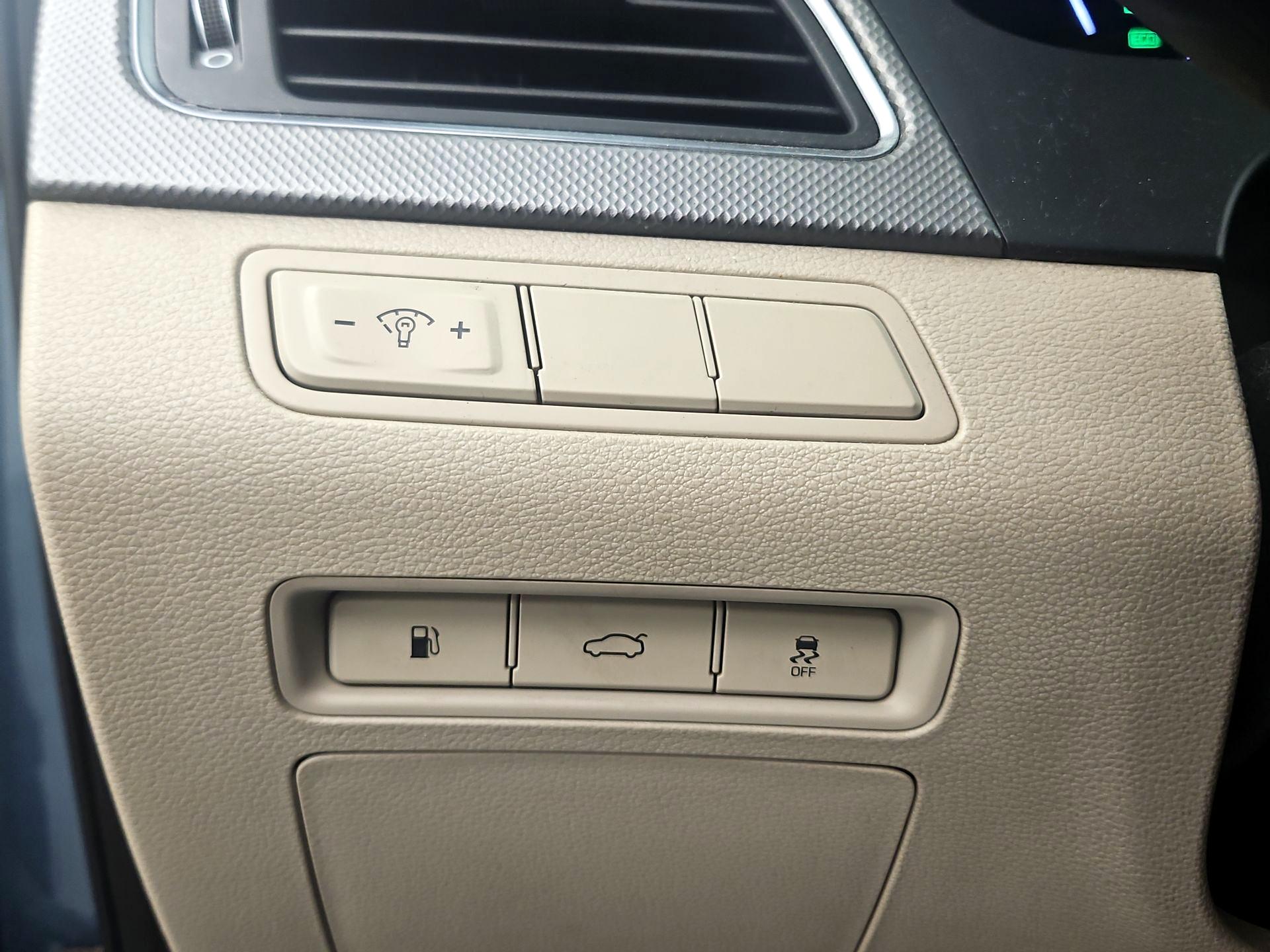 Thumbnail: 2016 Hyundai Sonata - 13