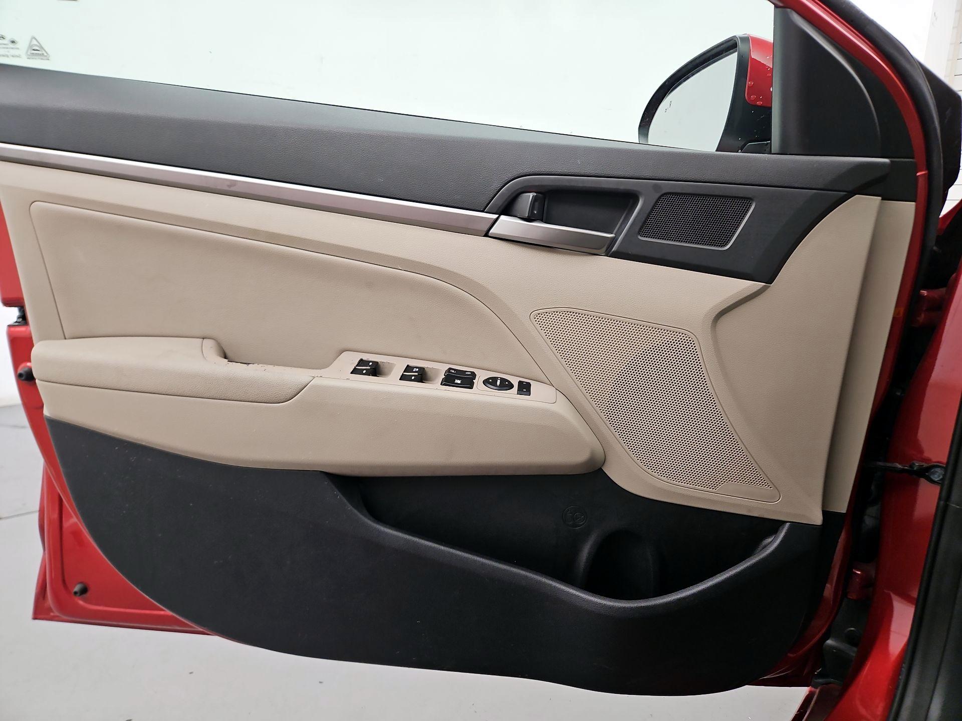 Thumbnail: 2017 Hyundai Elantra - 12