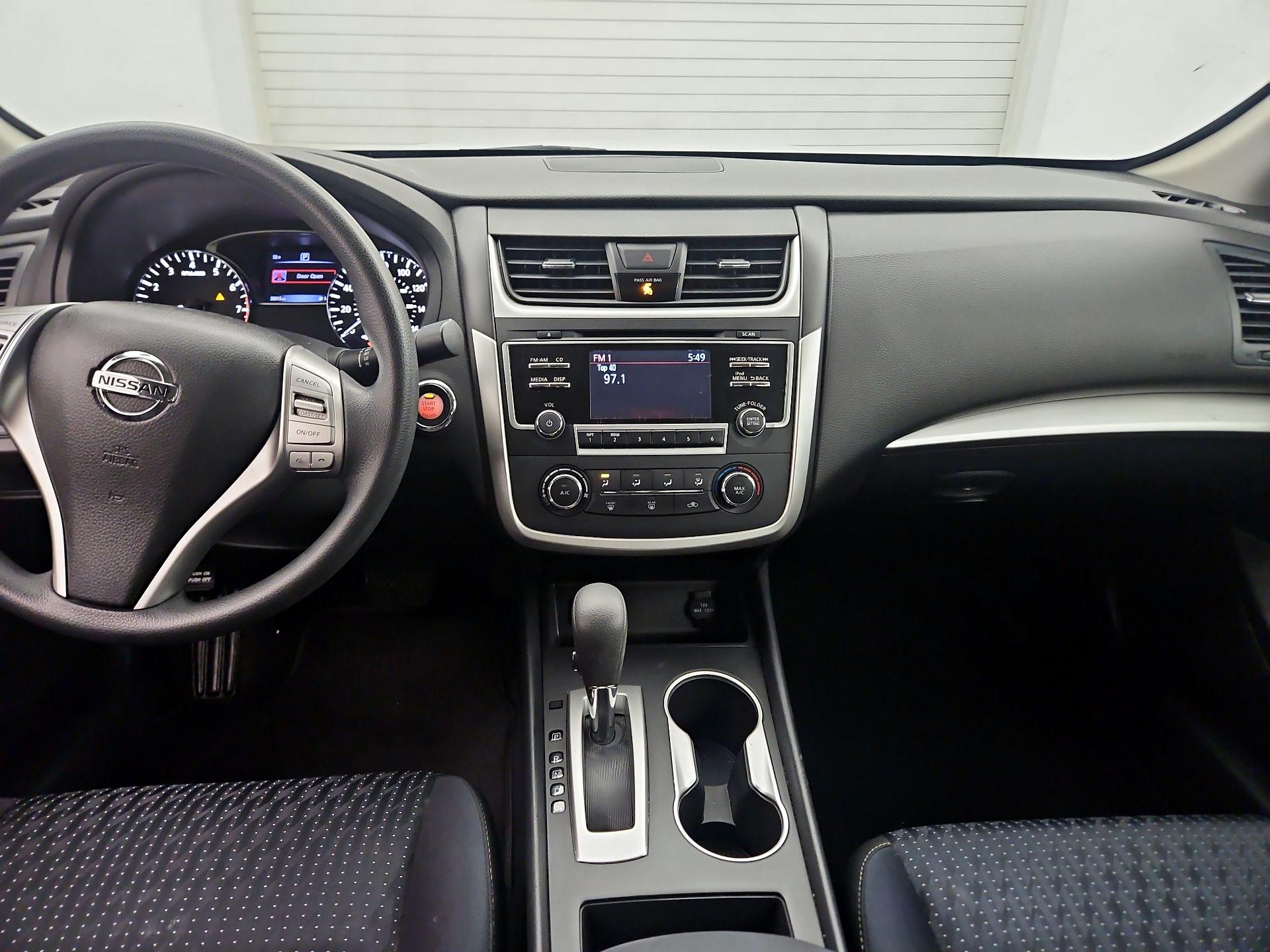 Thumbnail: 2017 Nissan Altima - 9