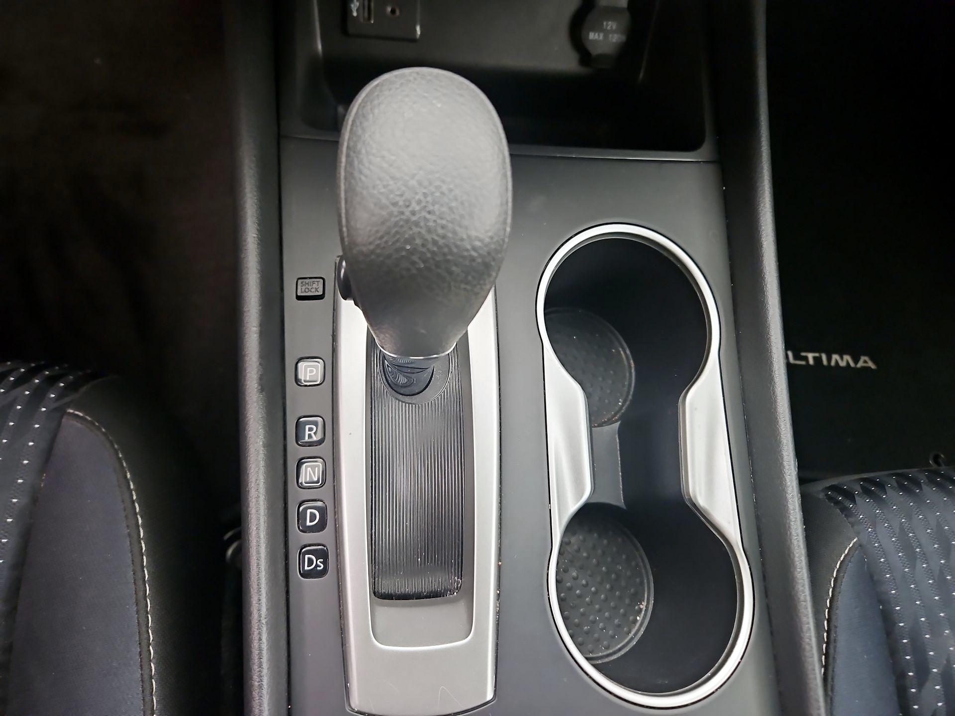 Thumbnail: 2017 Nissan Altima - 17