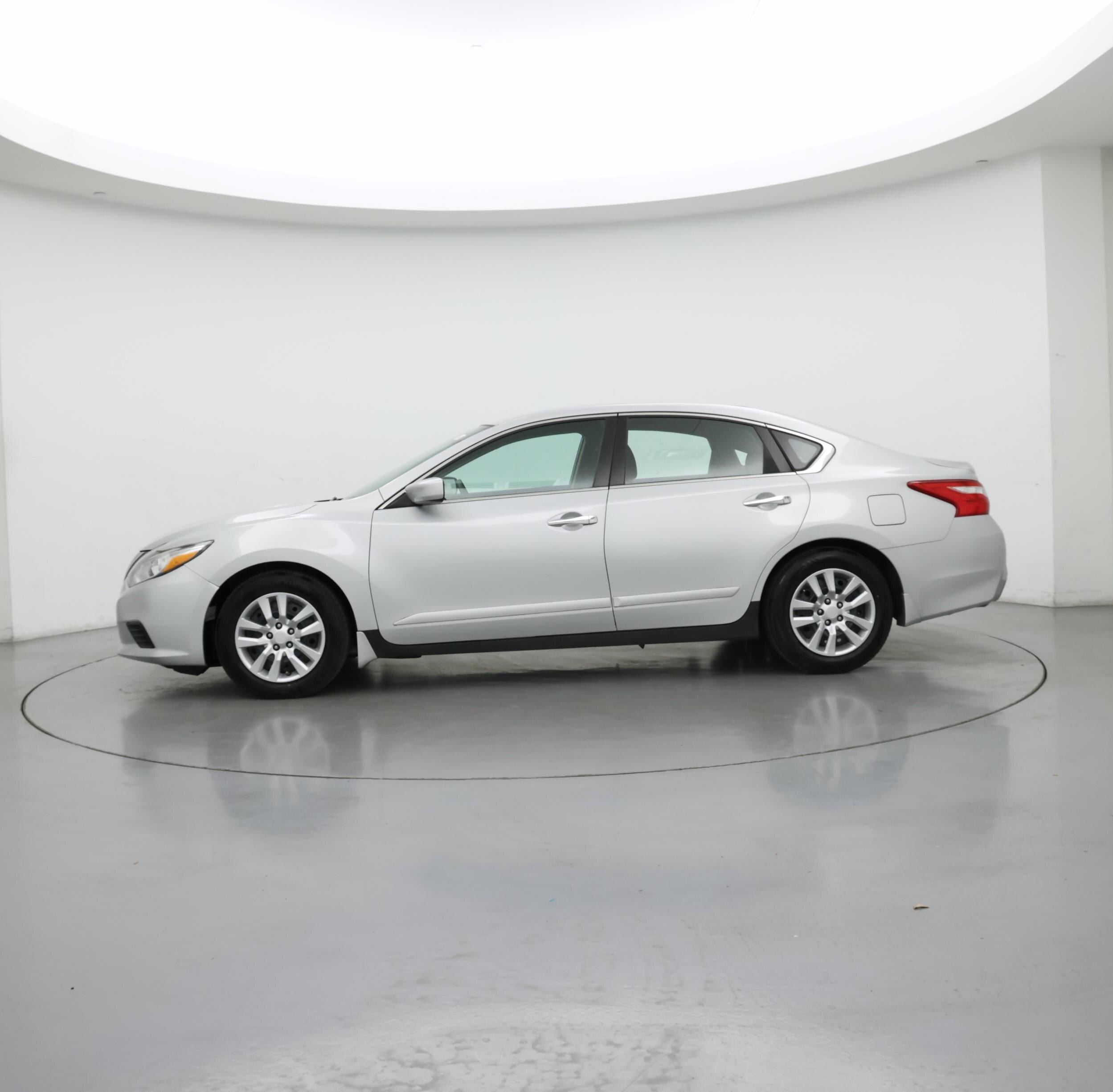 Thumbnail: 2017 Nissan Altima - 3