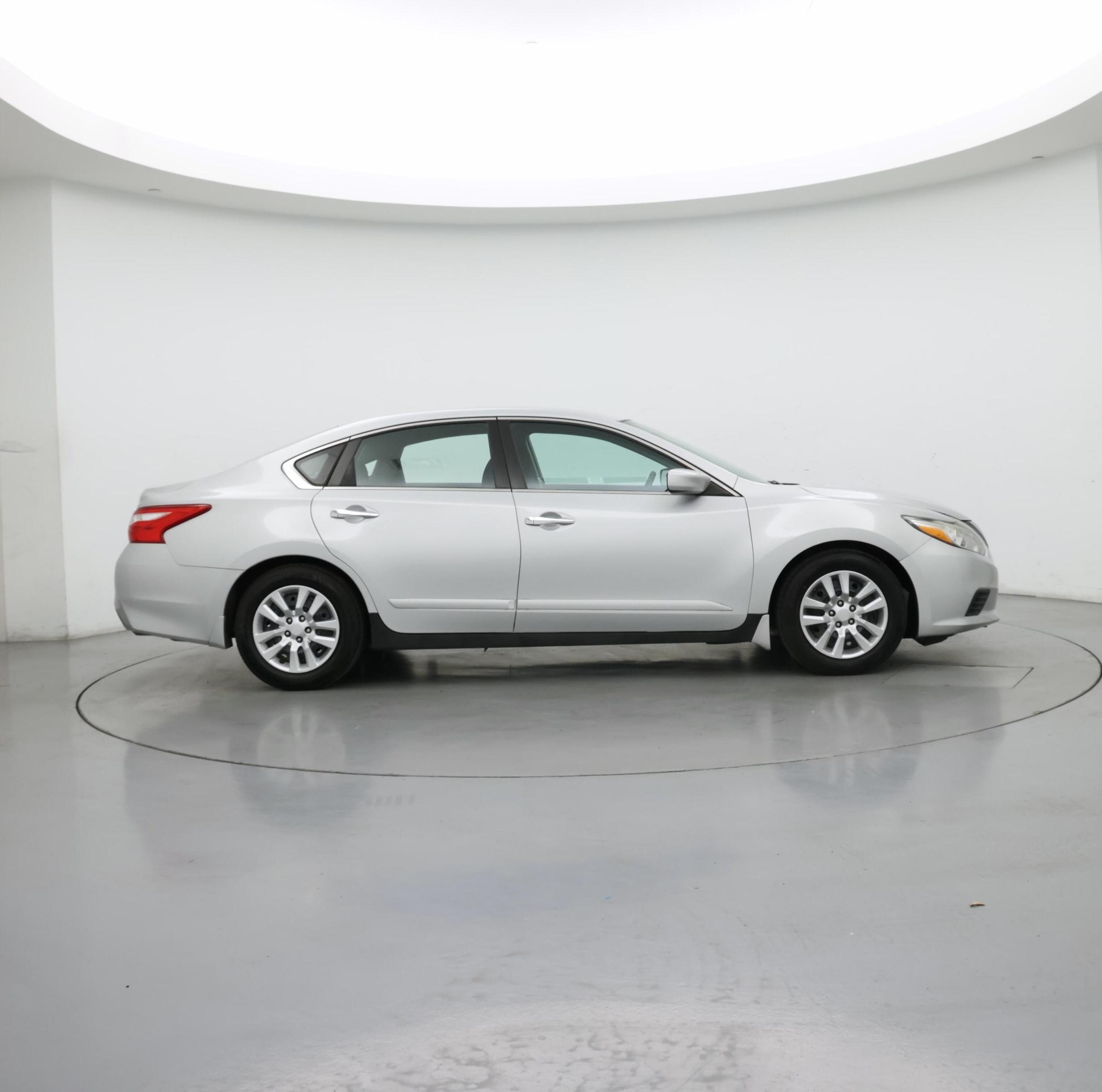 Thumbnail: 2017 Nissan Altima - 7