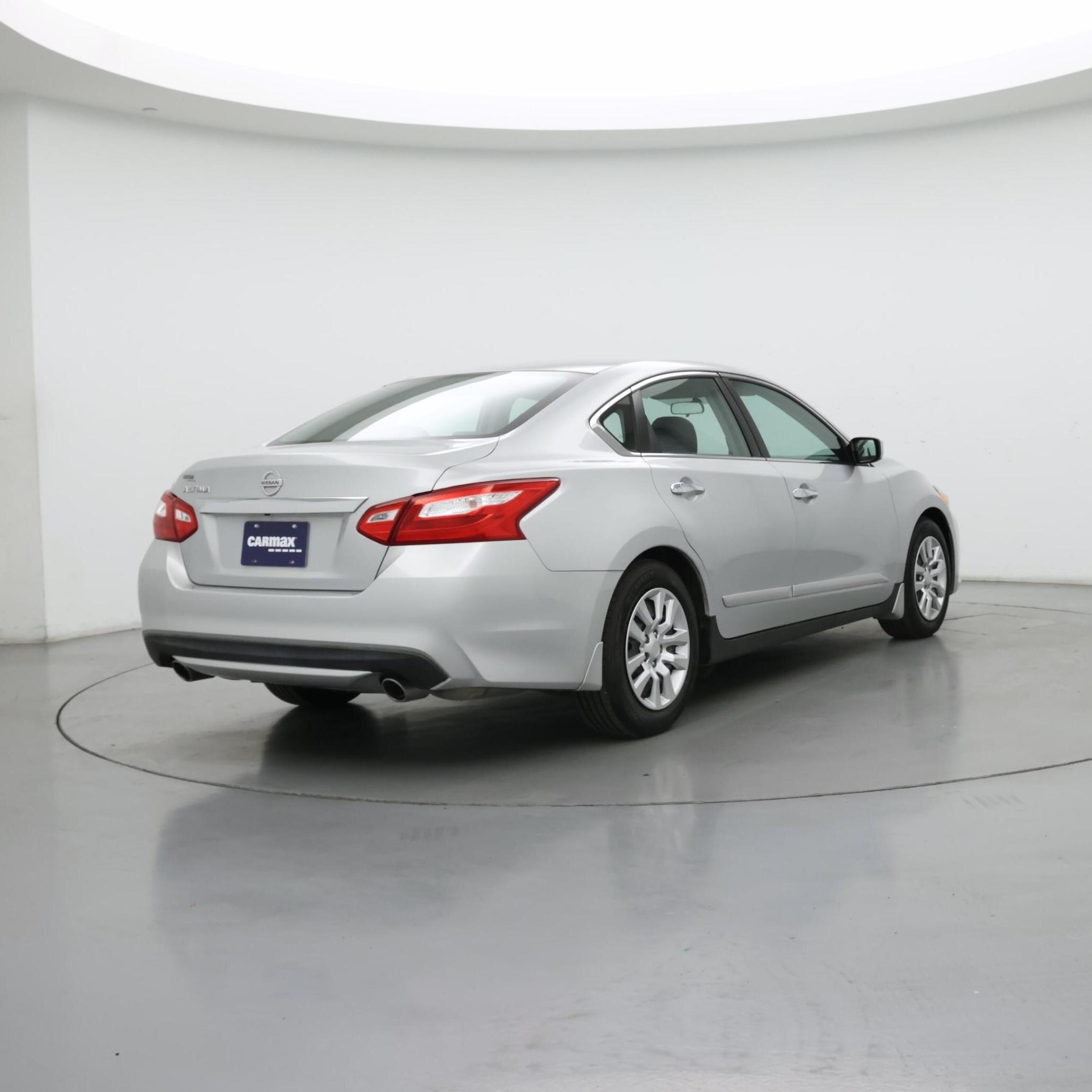 Thumbnail: 2017 Nissan Altima - 8