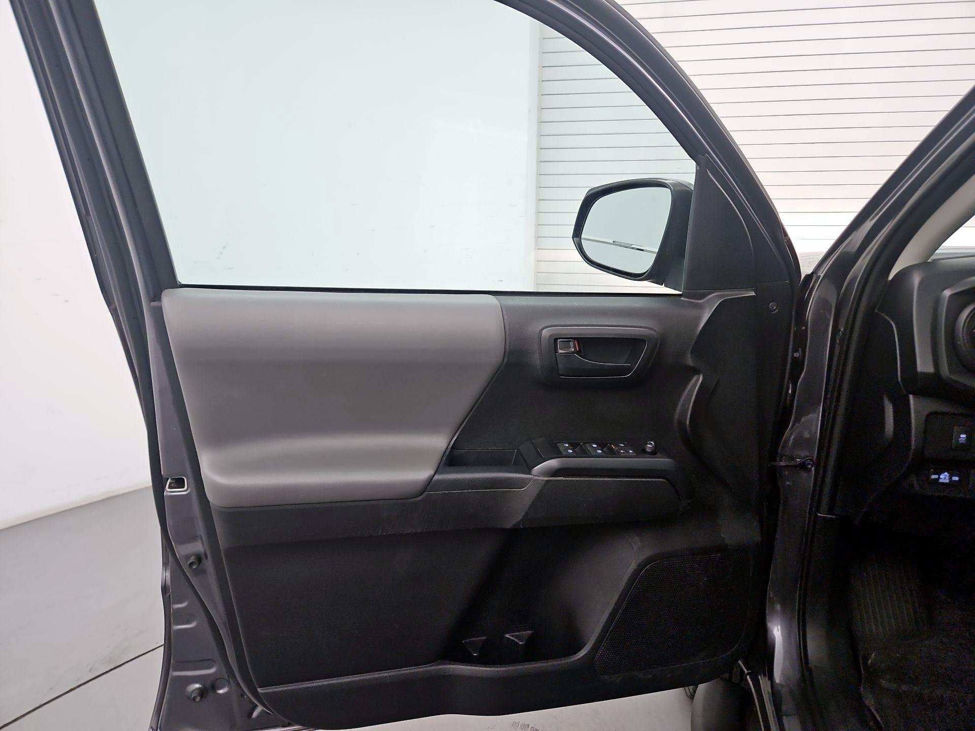 Thumbnail: 2021 Toyota Tacoma - 12