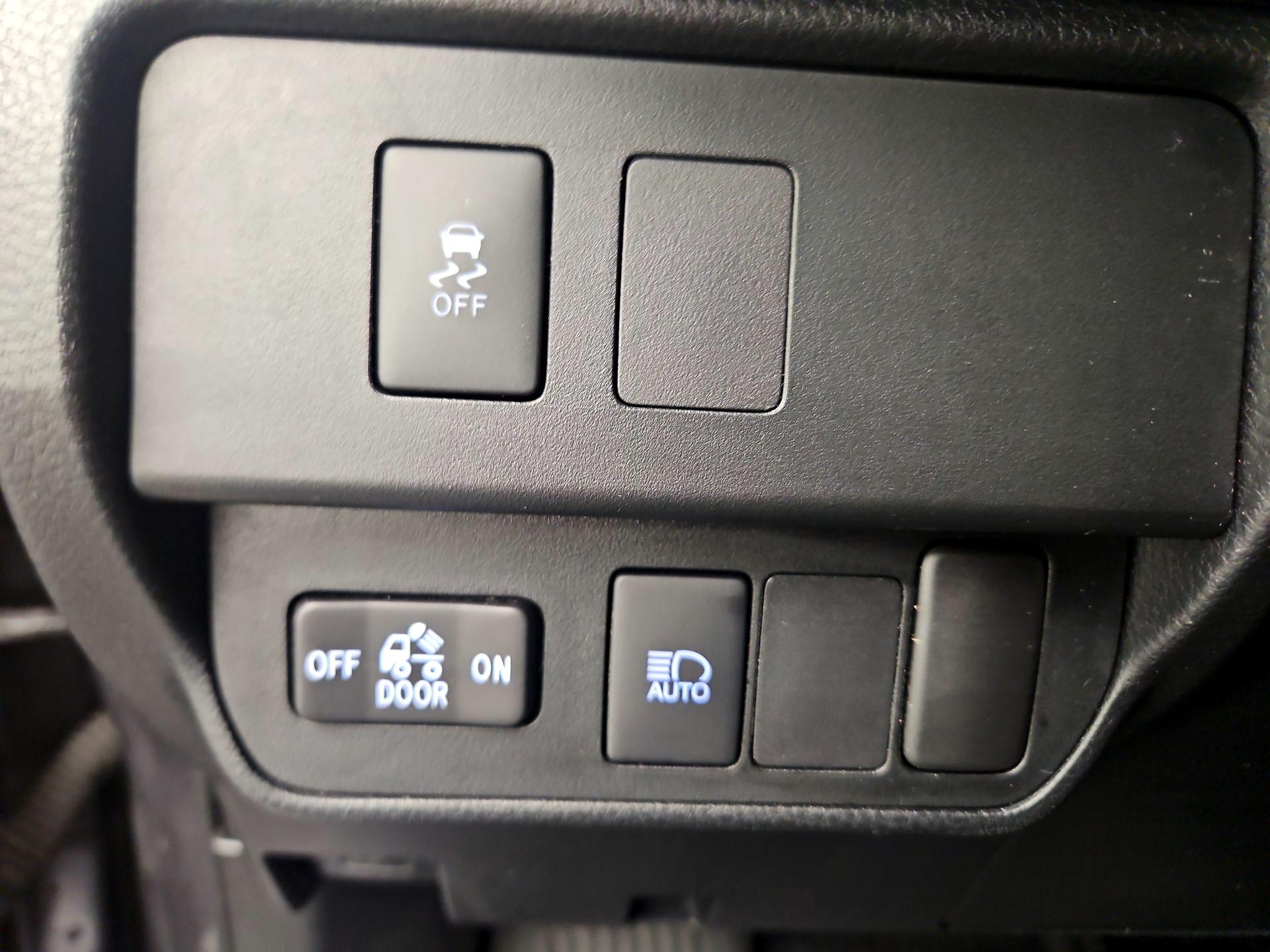 Thumbnail: 2021 Toyota Tacoma - 13