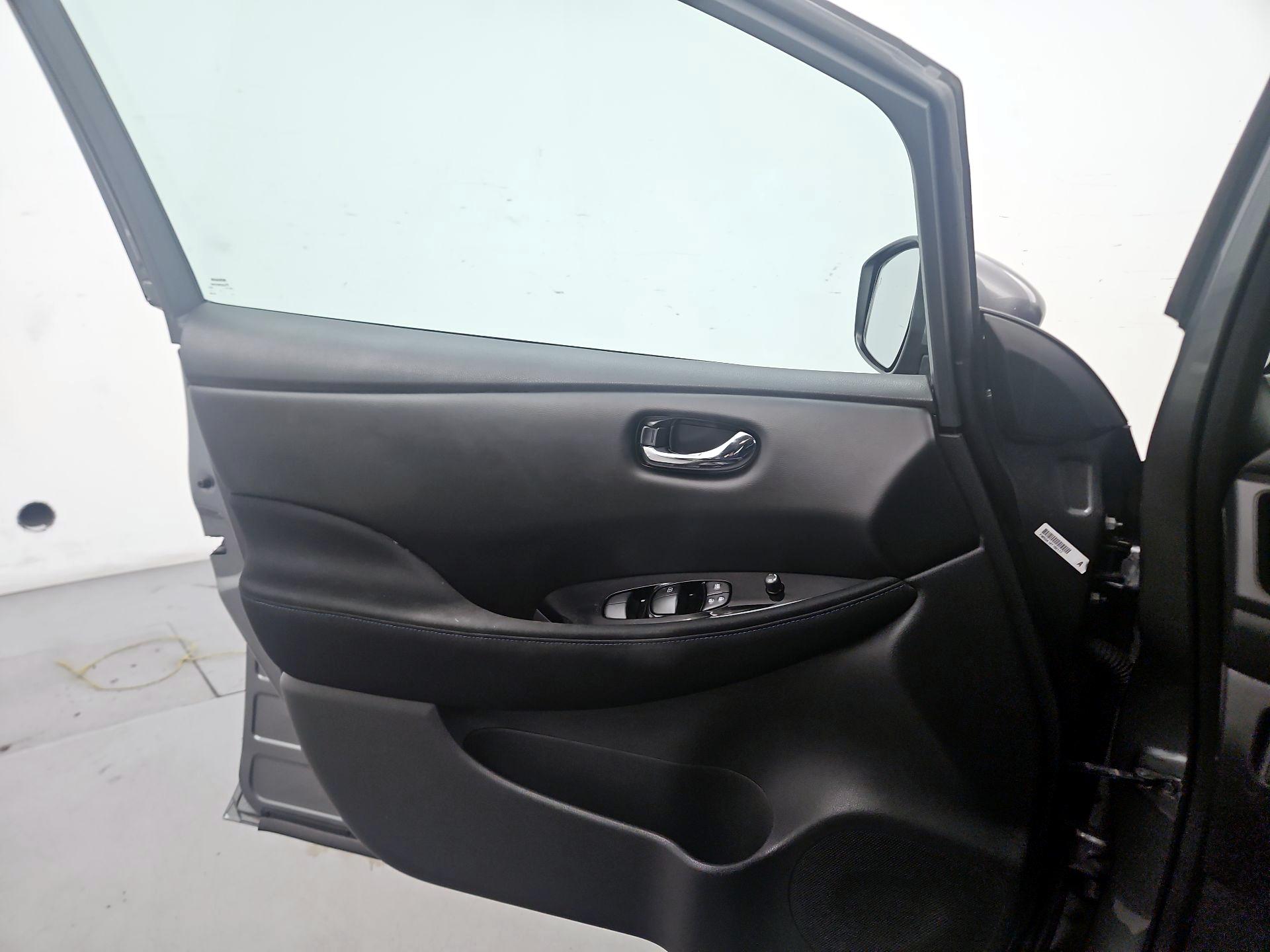 Thumbnail: 2019 Nissan Leaf - 12