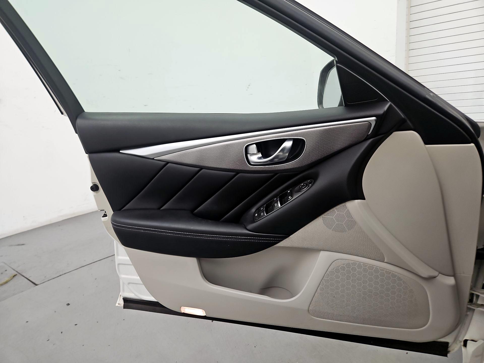 Thumbnail: 2015 INFINITI Q50 - 12