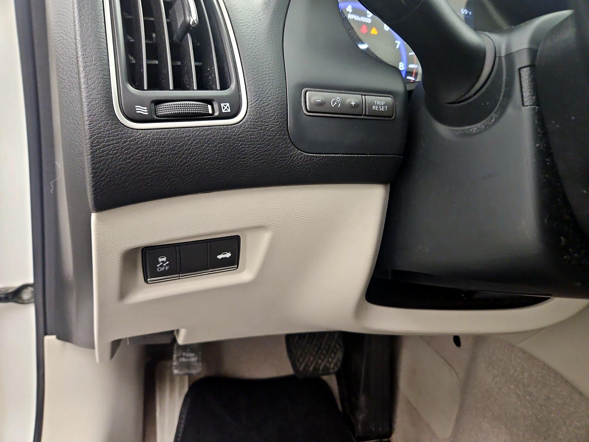 Thumbnail: 2015 INFINITI Q50 - 13