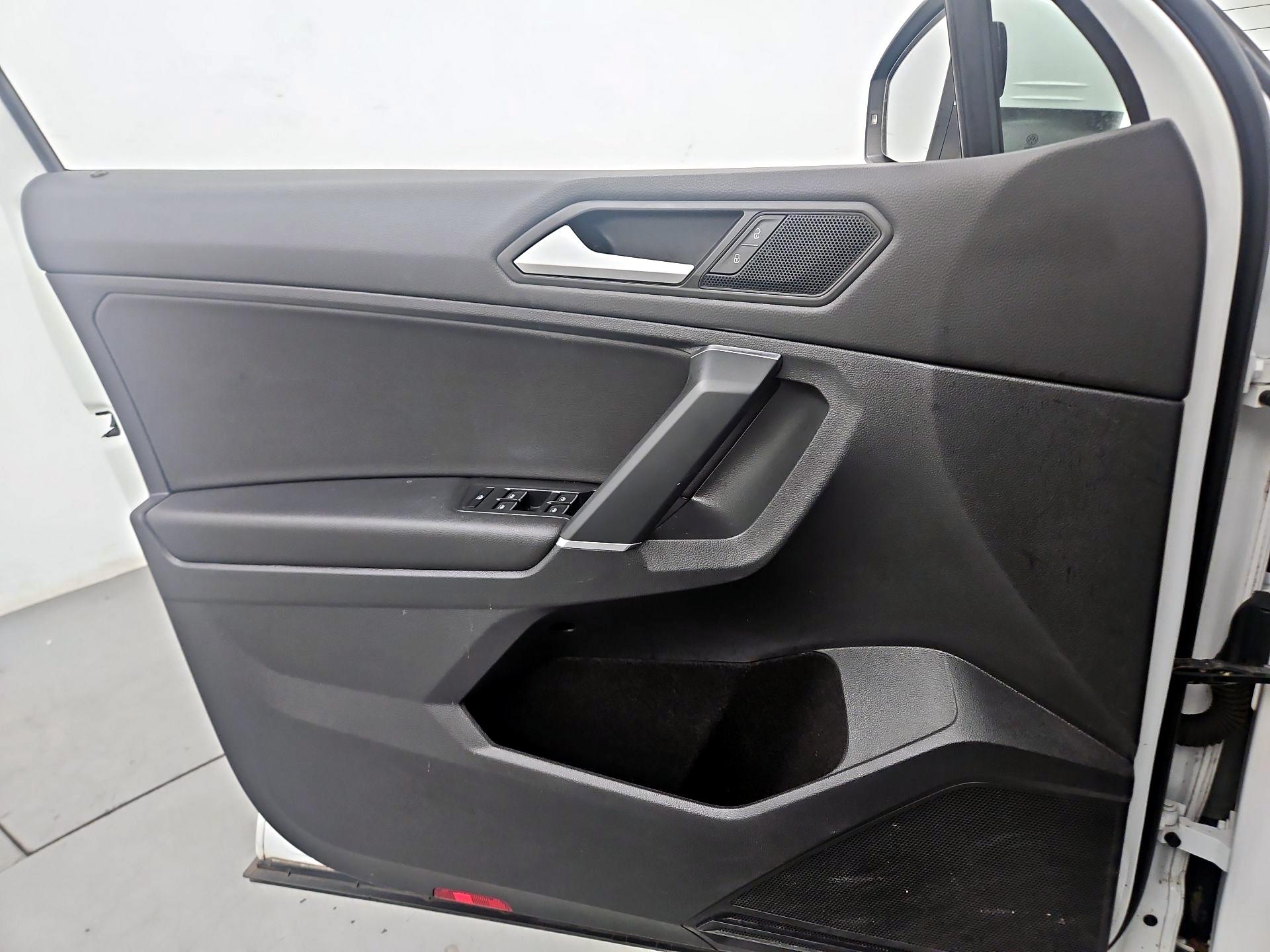 Thumbnail: 2020 Volkswagen Tiguan - 12