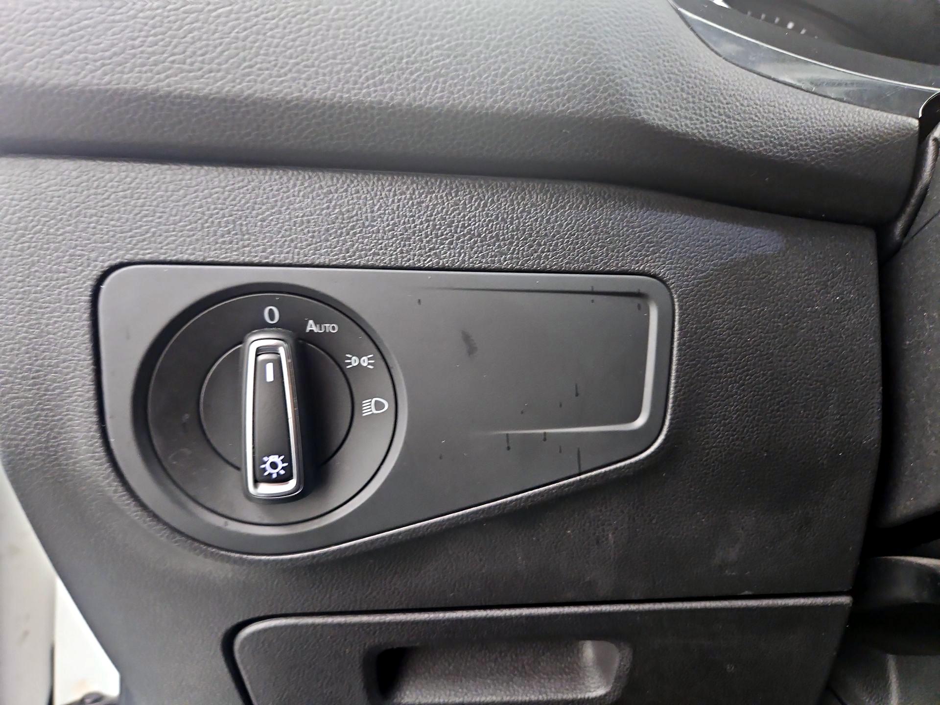 Thumbnail: 2020 Volkswagen Tiguan - 13