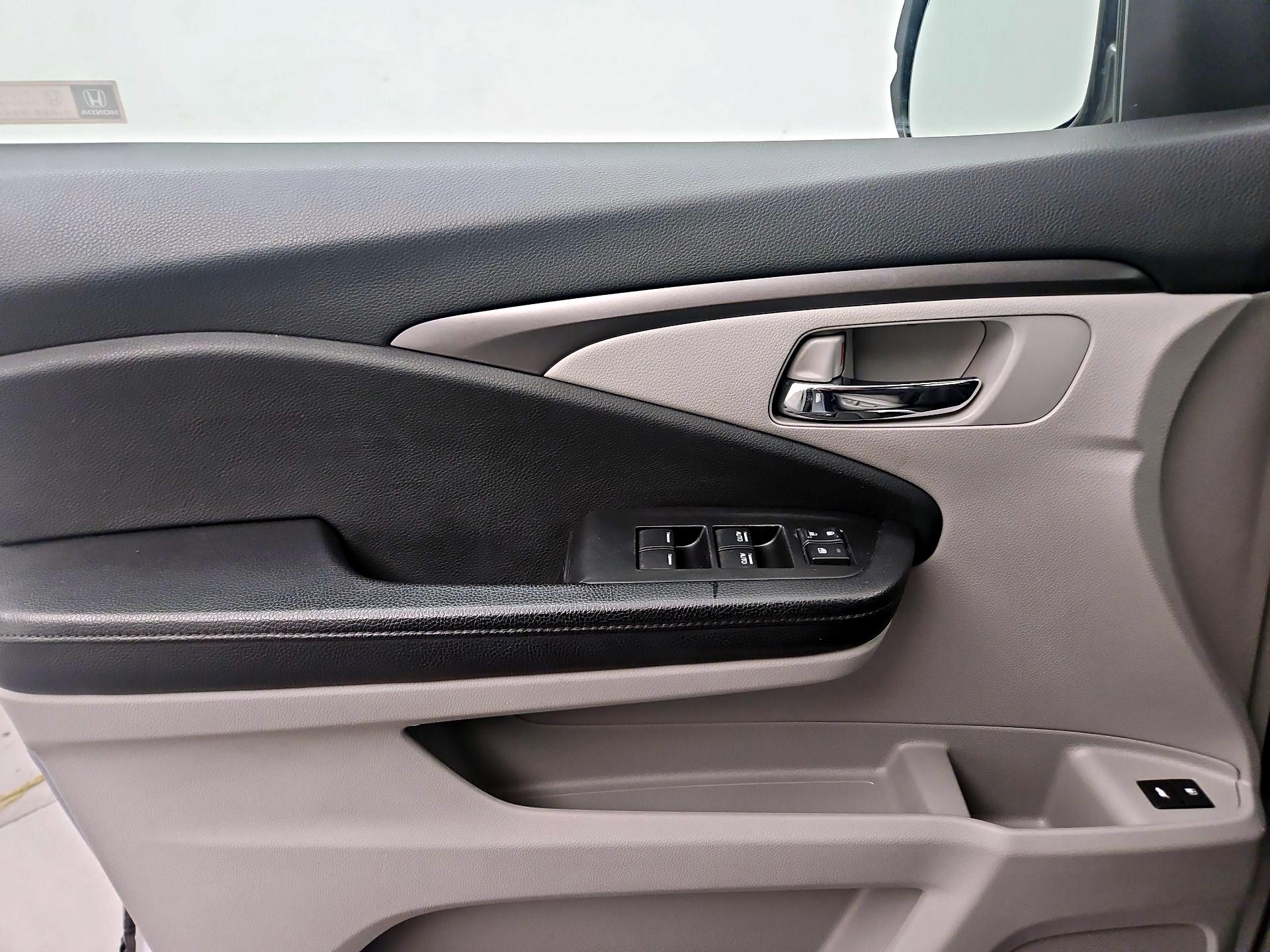 Thumbnail: 2018 Honda Pilot - 12