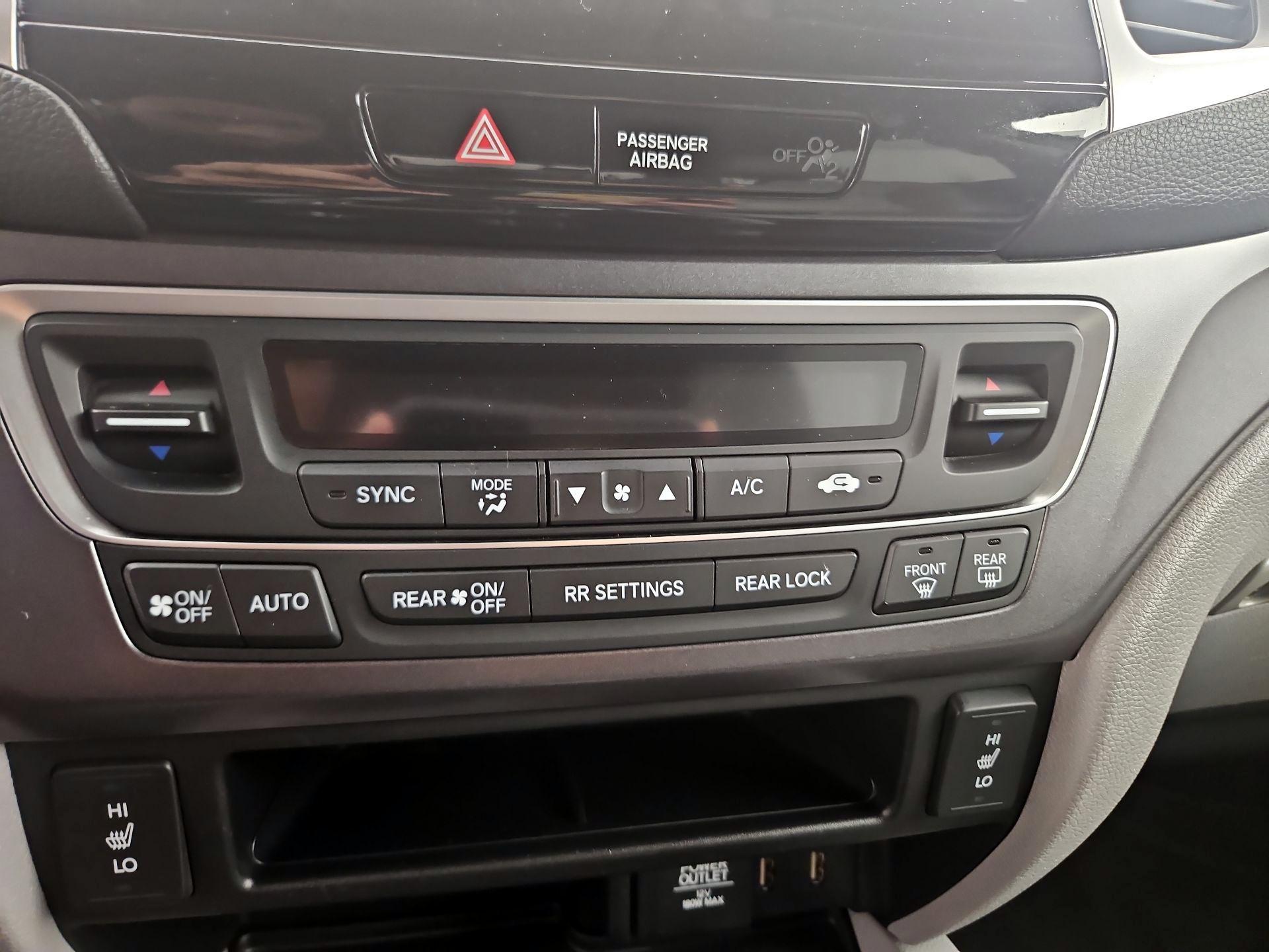 Thumbnail: 2018 Honda Pilot - 16