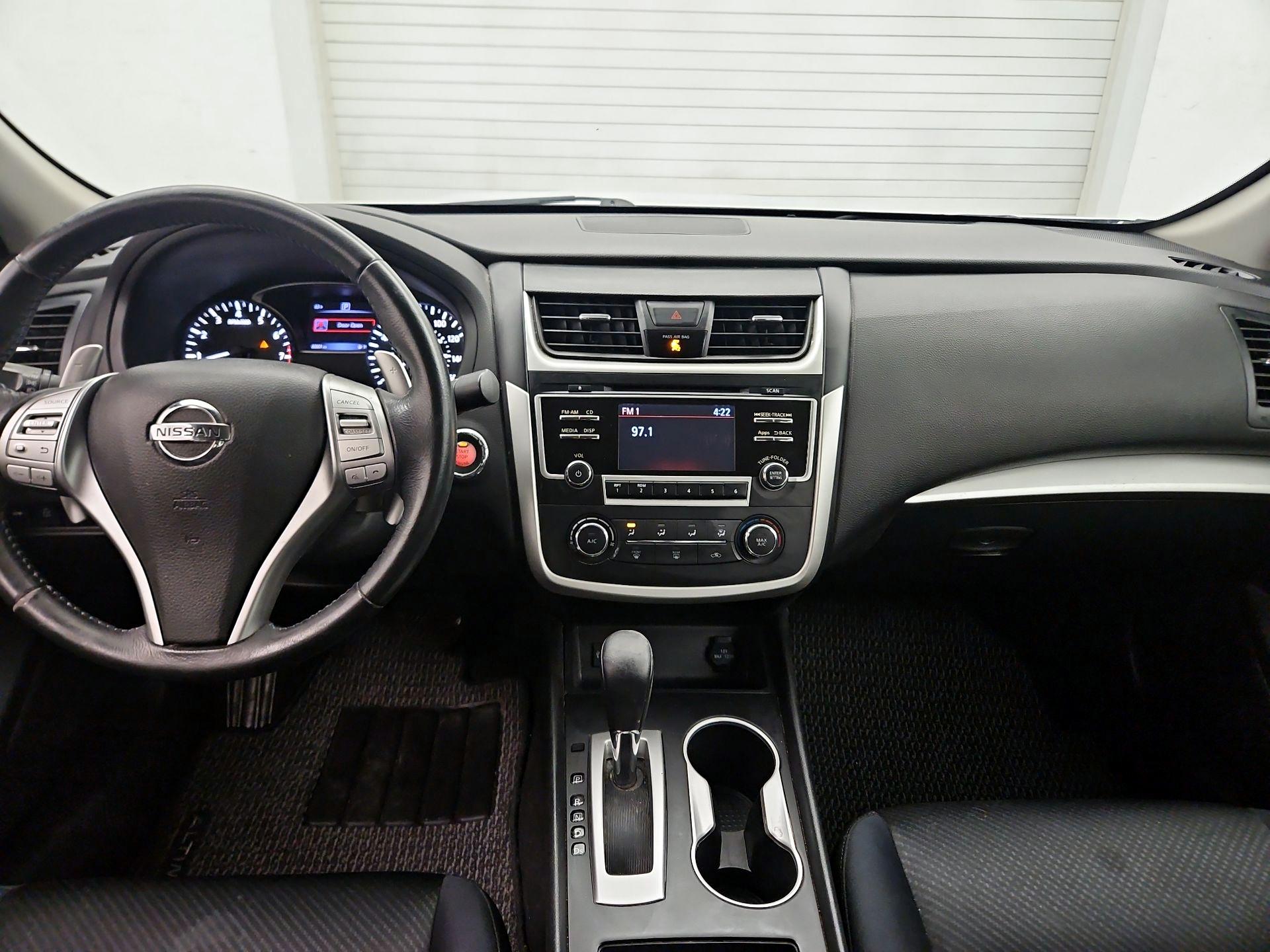 Thumbnail: 2016 Nissan Altima - 9