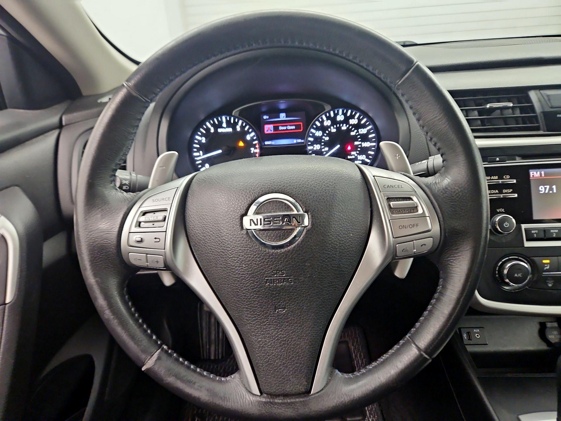 Thumbnail: 2016 Nissan Altima - 10