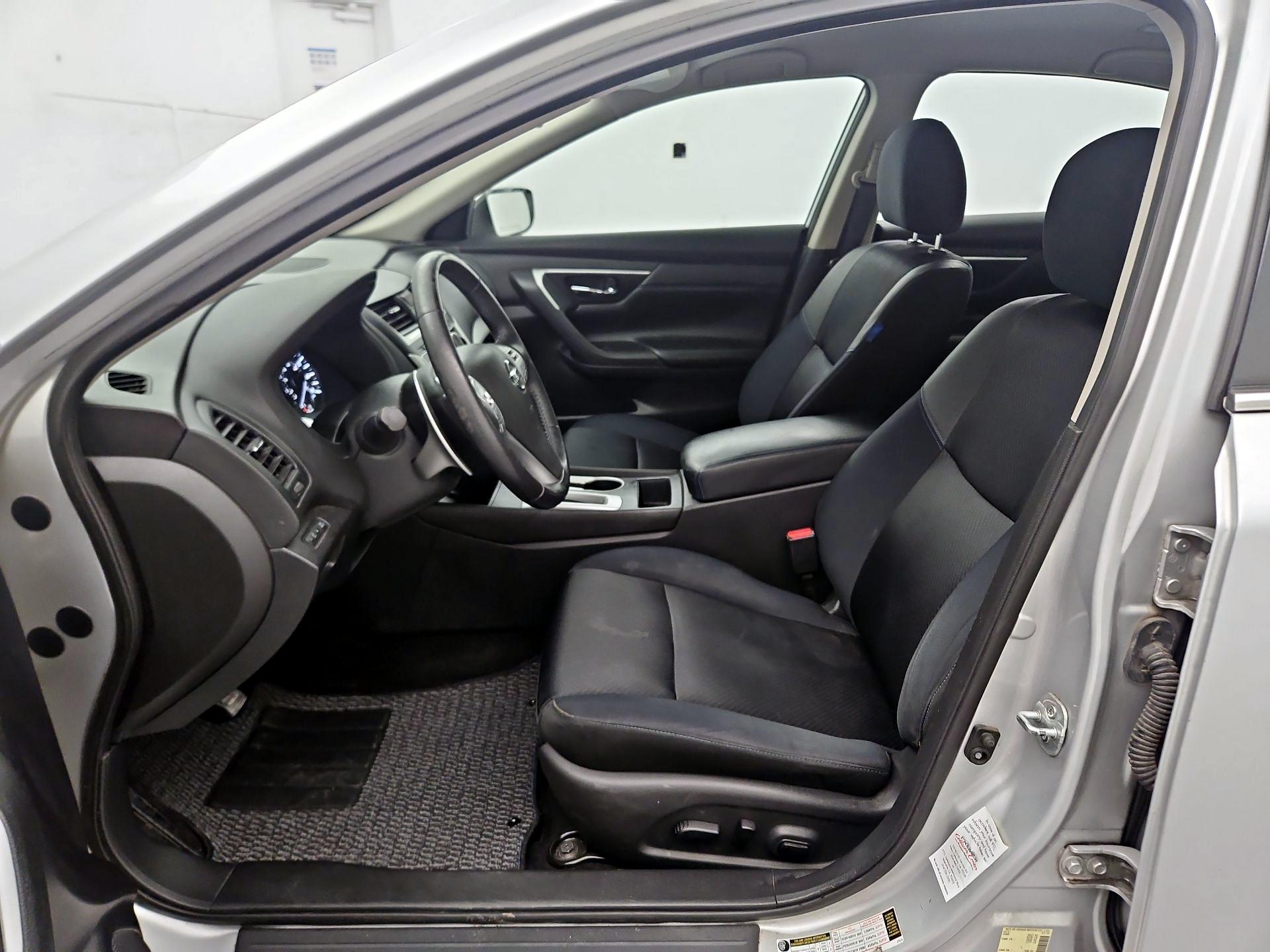 Thumbnail: 2016 Nissan Altima - 11